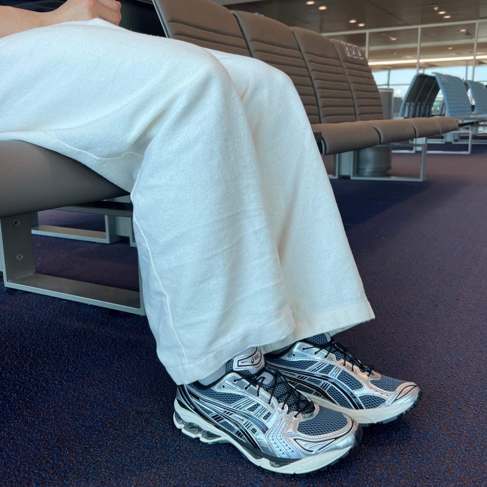 Asics Unlimited Gel-Kayano 14 Carrier Grey Black 착용 스타일
