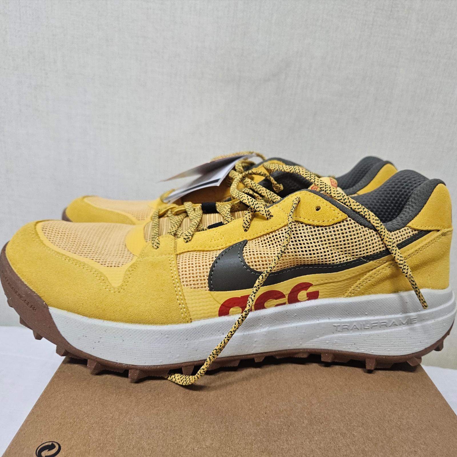 Nike ACG Lowcate Solar Flare 착용 스타일