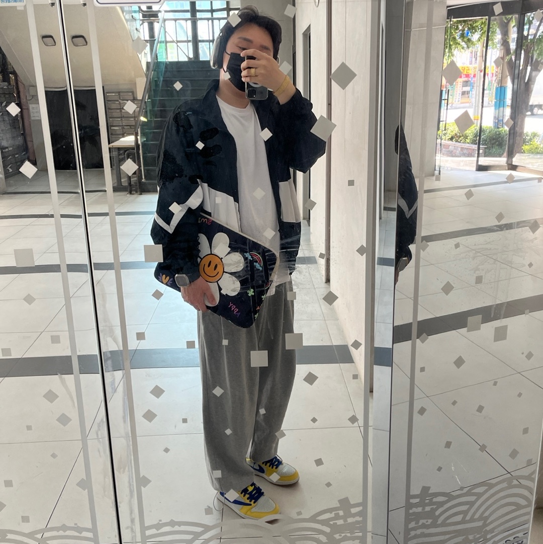 (W) Jordan 1 x Travis Scott Retro Low OG SP Canary, Nike x Peaceminusone LS T-Shirt Black (DR0098-010) 착용 스타일 - 4