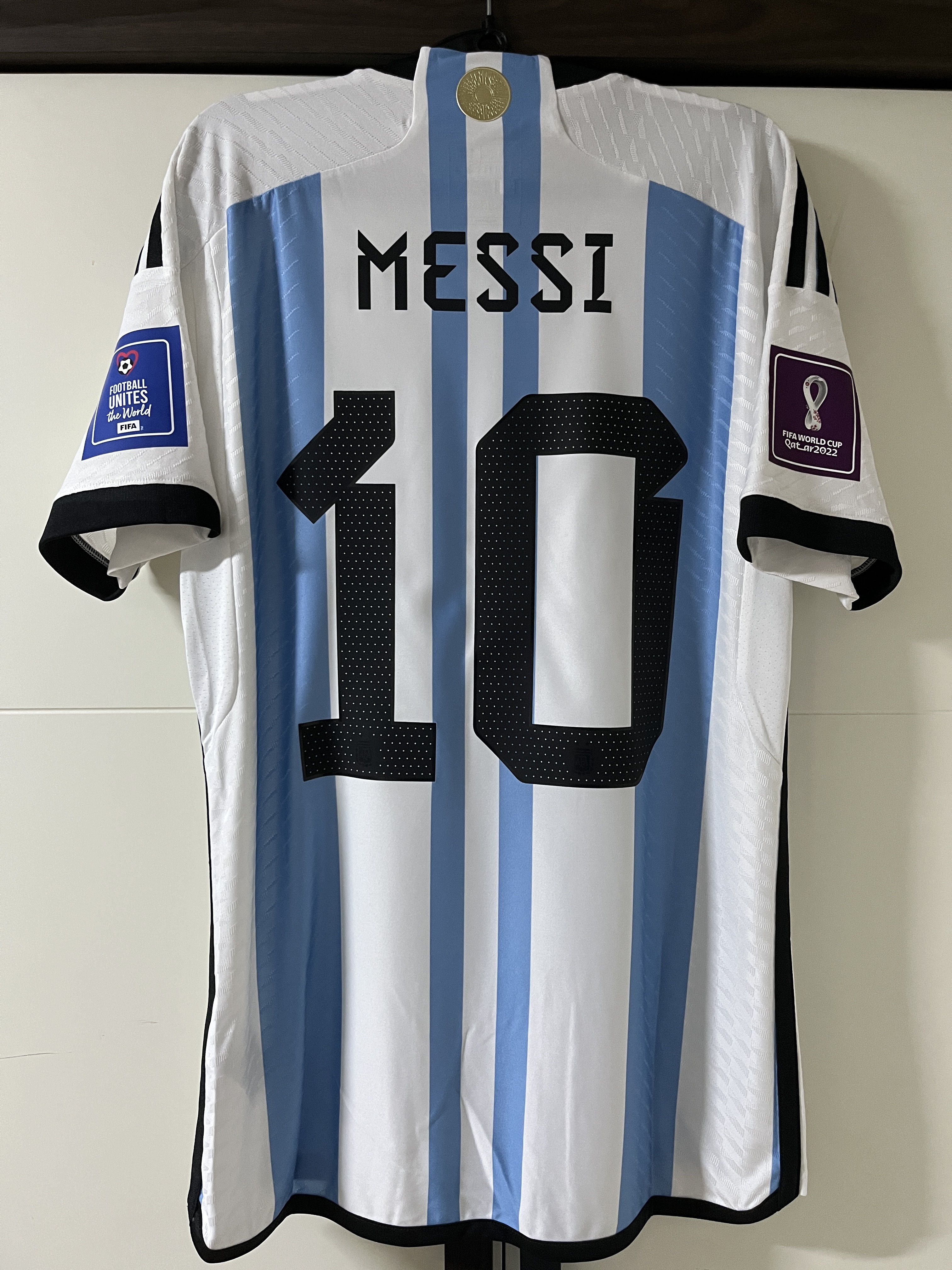Adidas Argentina Home Authentic Jersey 2022 White Light Blue - US Sizing (Non Marking Ver.) 착용 스타일 - 1