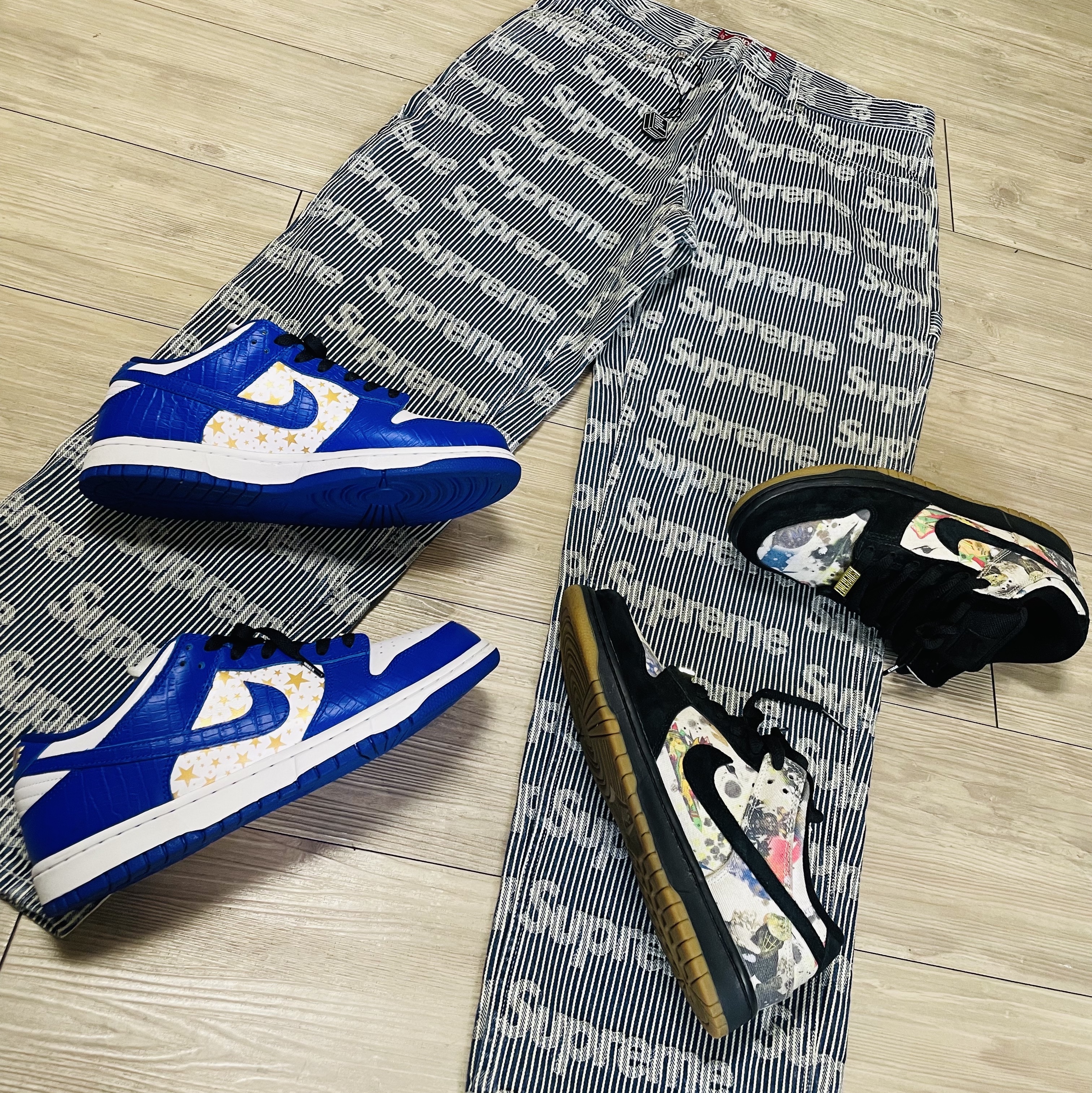Supreme Denim Painter Pants Stripe - 24SS, Nike x Supreme SB Dunk Low QS Rammellzee Black 착용 스타일 - 1