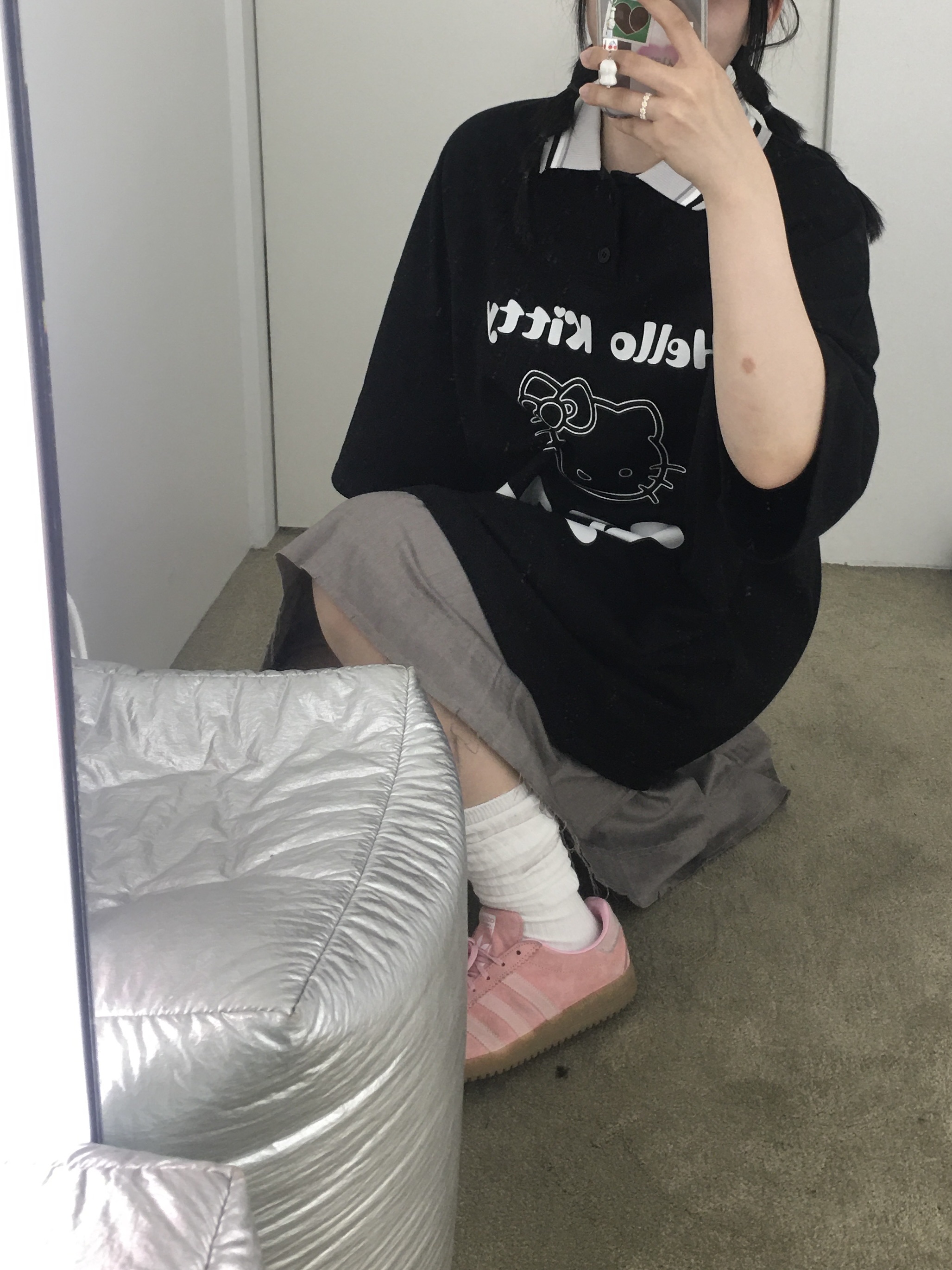 Open Yy x Hello Kitty Collared T-Shirt Black, Adidas Bermuda Glow Pink 착용 스타일 - 3
