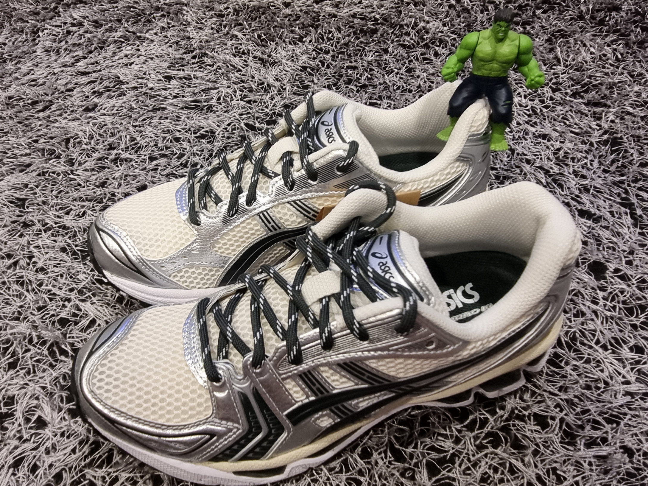 Asics x Kith Gel-Kayano 14 Cream Scarab 착용 스타일 - 1