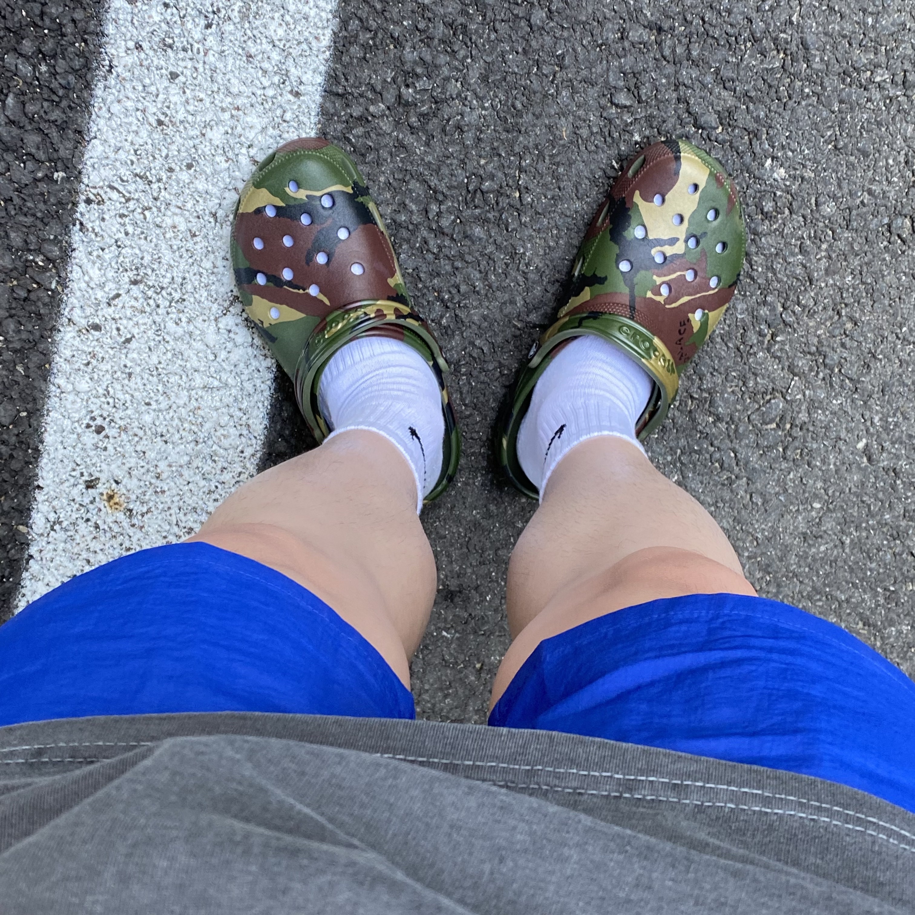 Crocs x Palace Classic Clog Woodland Camo, Casio G-Shock x thisisneverthat DW-5600TINT23-7DF Skeleton 착용 스타일 - 2