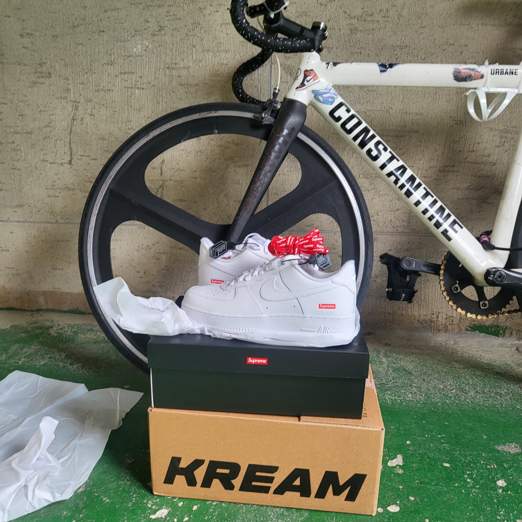 Nike x Supreme Air Force 1 Low White 착용 스타일
