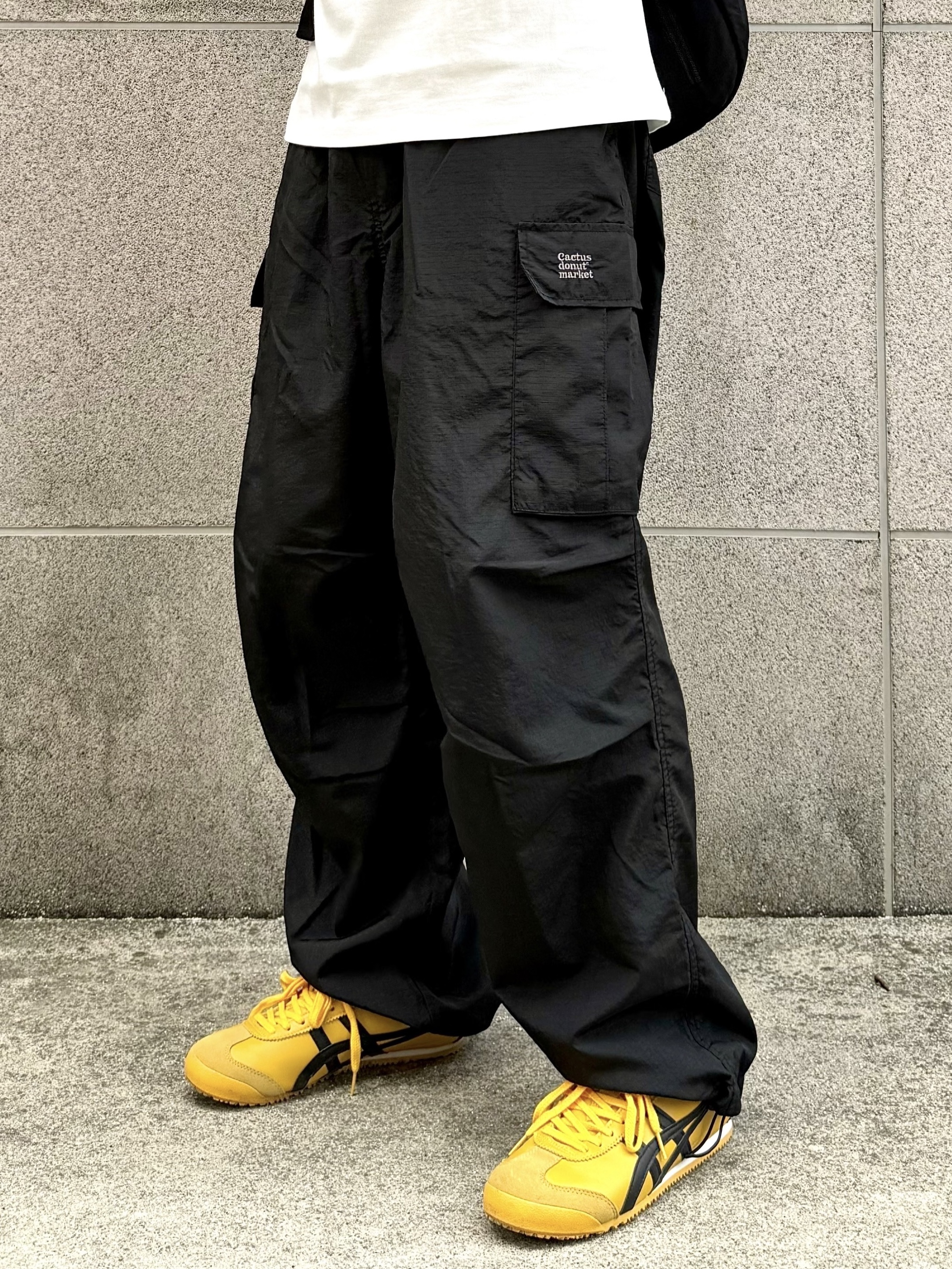 Onitsuka Tiger Mexico 66 Yellow Black 착용 스타일 - 3