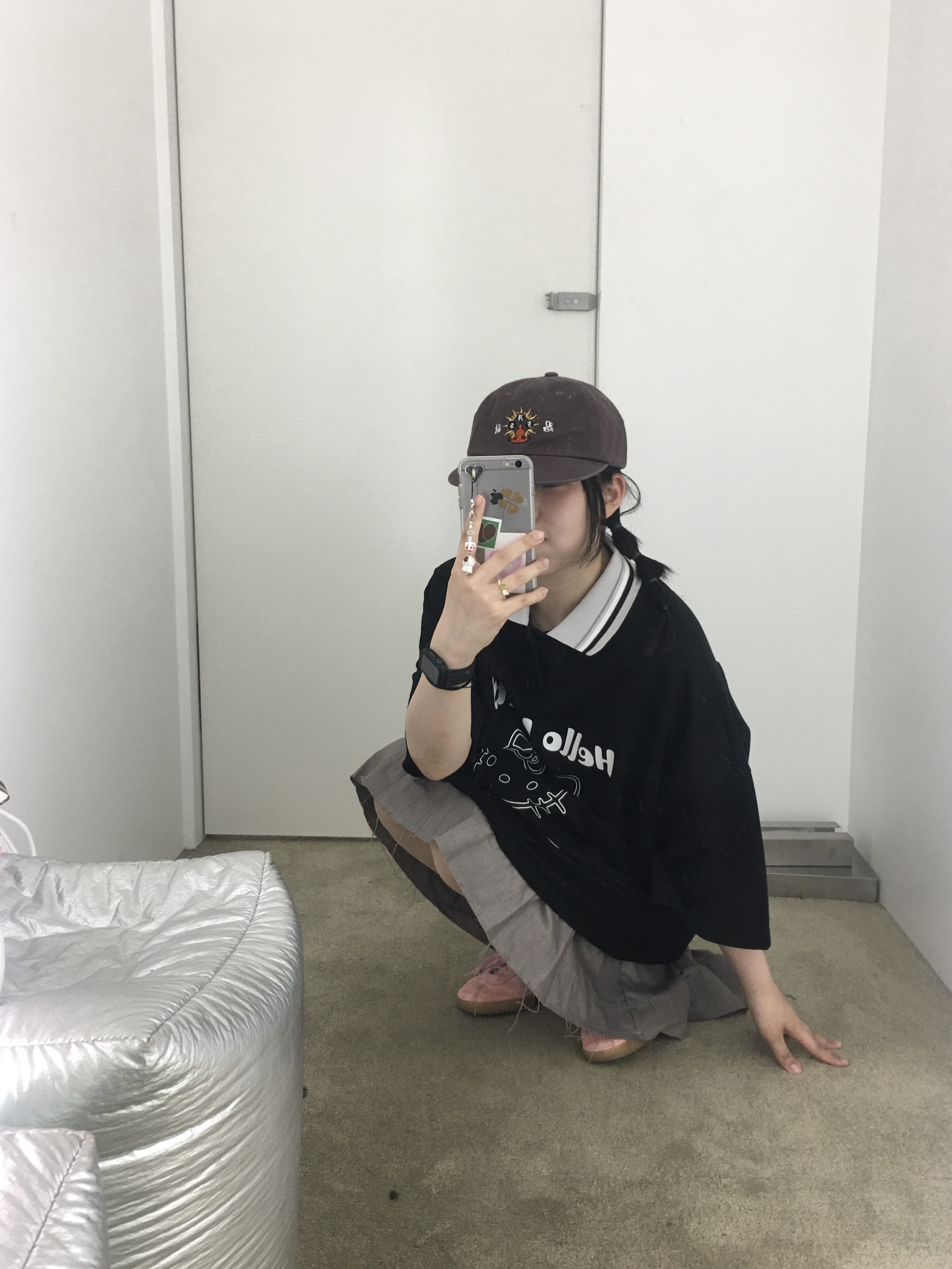 Open Yy x Hello Kitty Collared T-Shirt Black, Adidas Bermuda Glow Pink 착용 스타일 - 2