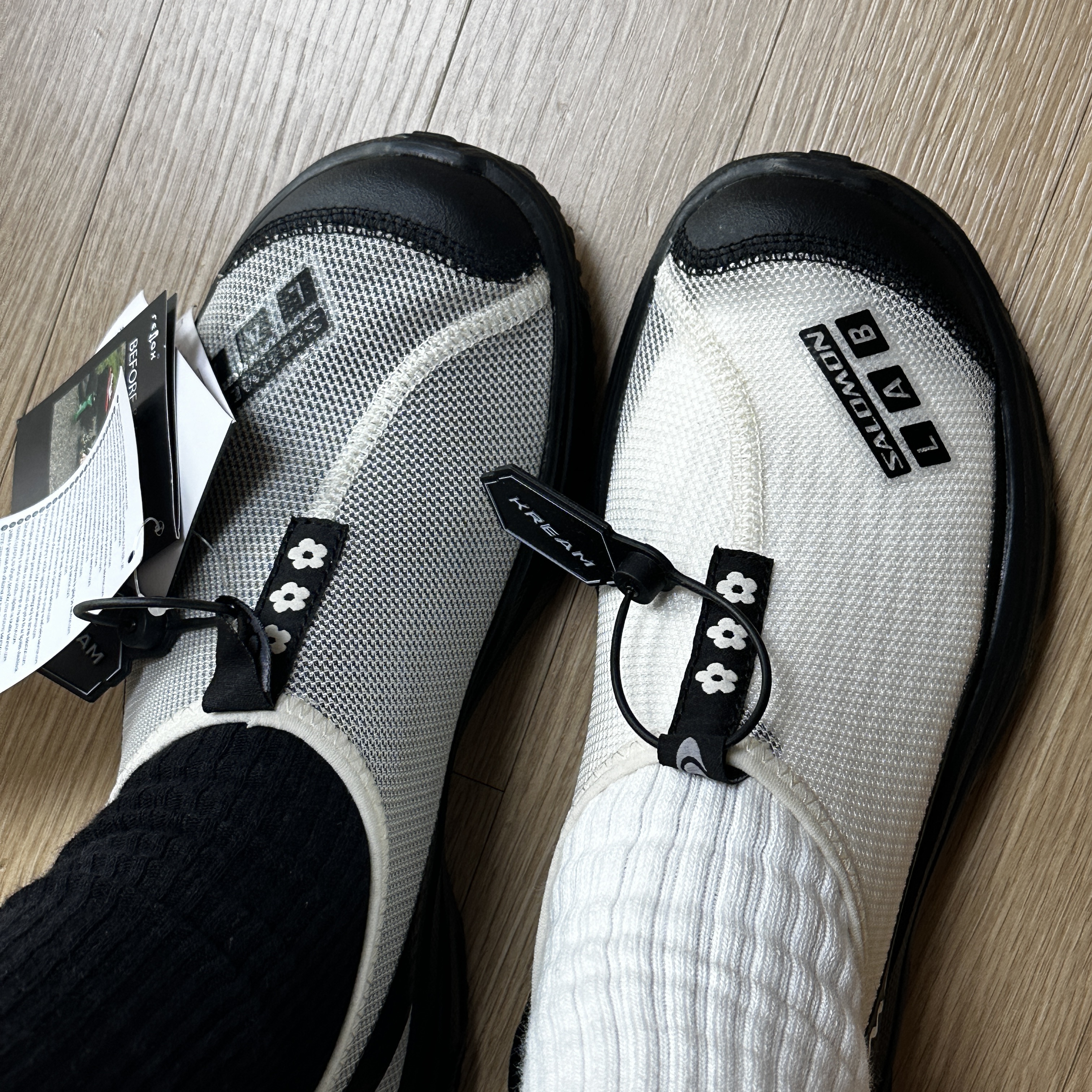Salomon x Sandy Liang RX Moc 3.0 Black White 착용 스타일 - 1