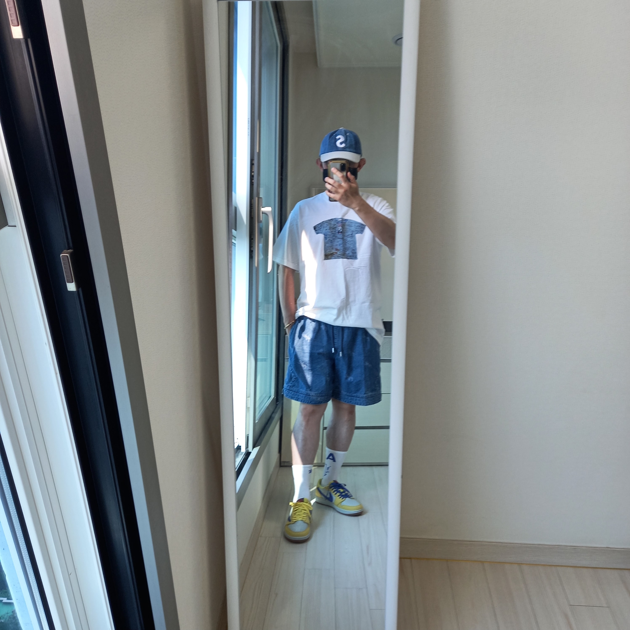 Supreme 2-Tone S Logo 6-Panel Washed Denim - 24SS, Supreme Seoul Box Logo T-Shirt White - 23FW 착용 스타일 - 7