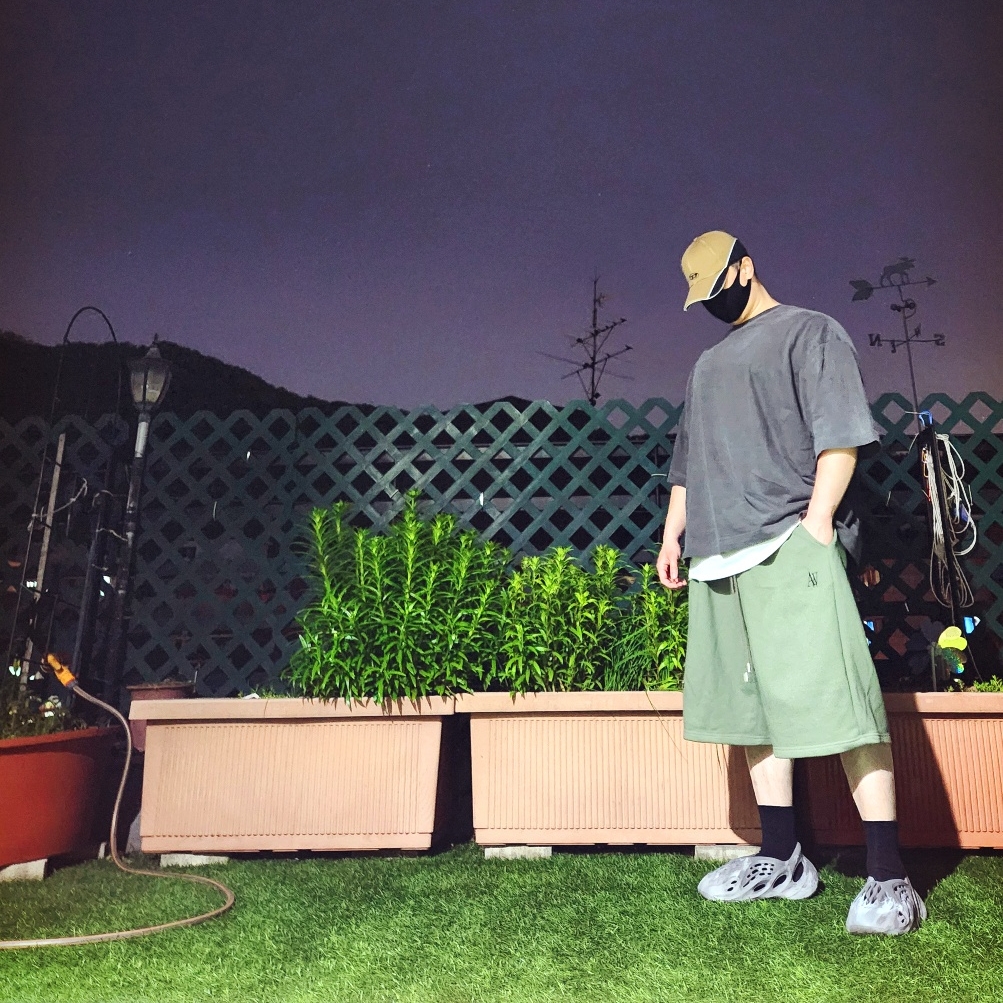 Diesel C-Dale Distressed Colour-Block Baseball Cap Brown, Adidas Yeezy Foam RNNR MX Granite 착용 스타일 - 1