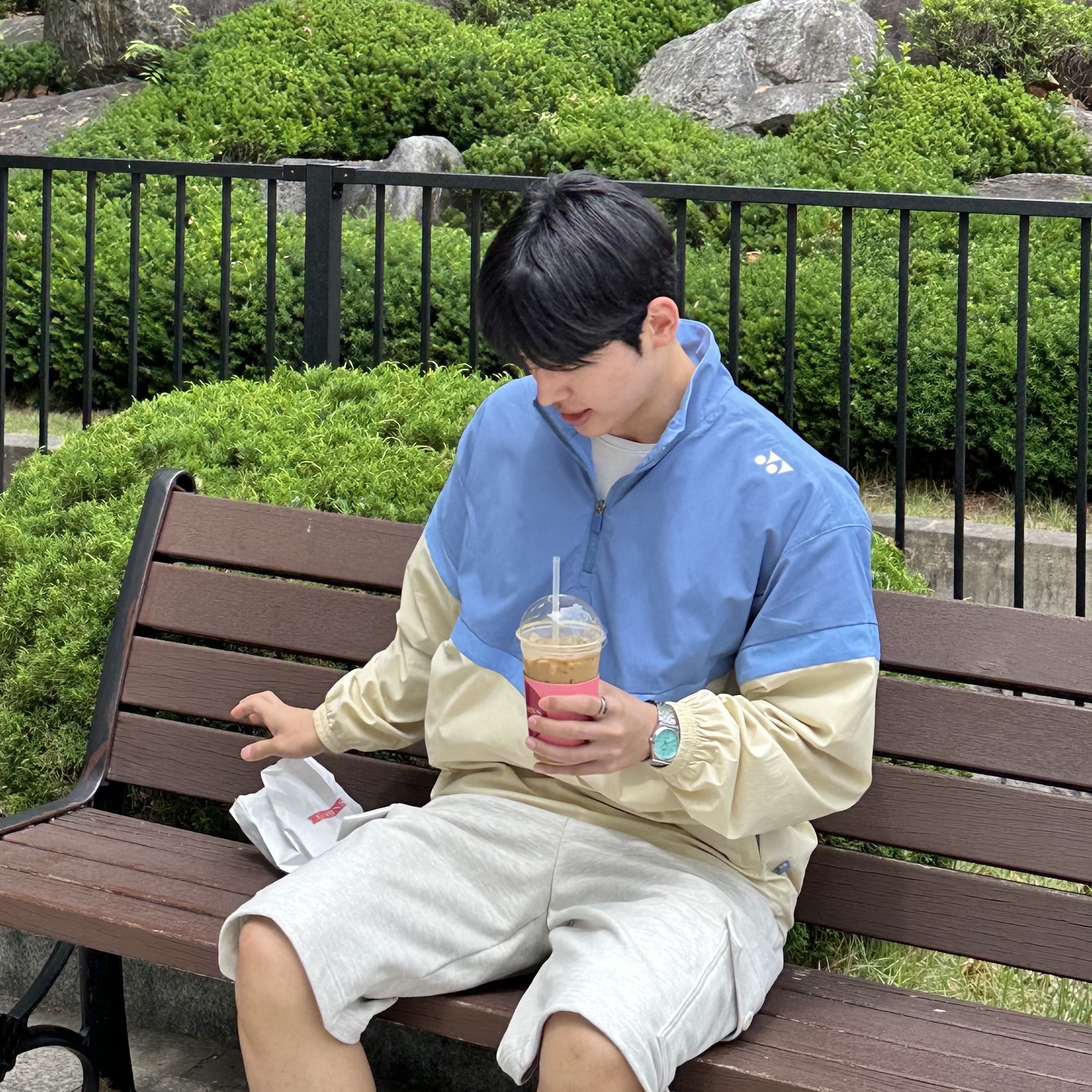 IAB Studio x Yonex Woven Pullover Blue, Casio MTP-B145D-2A1V 착용 스타일 - 3