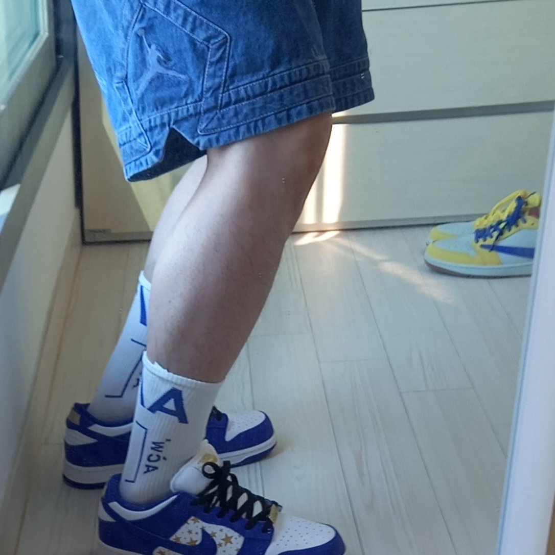 Nike x Supreme SB Dunk Low Hyper Blue, (W) Jordan 1 x Travis Scott Retro Low OG SP Canary 착용 스타일 - 5