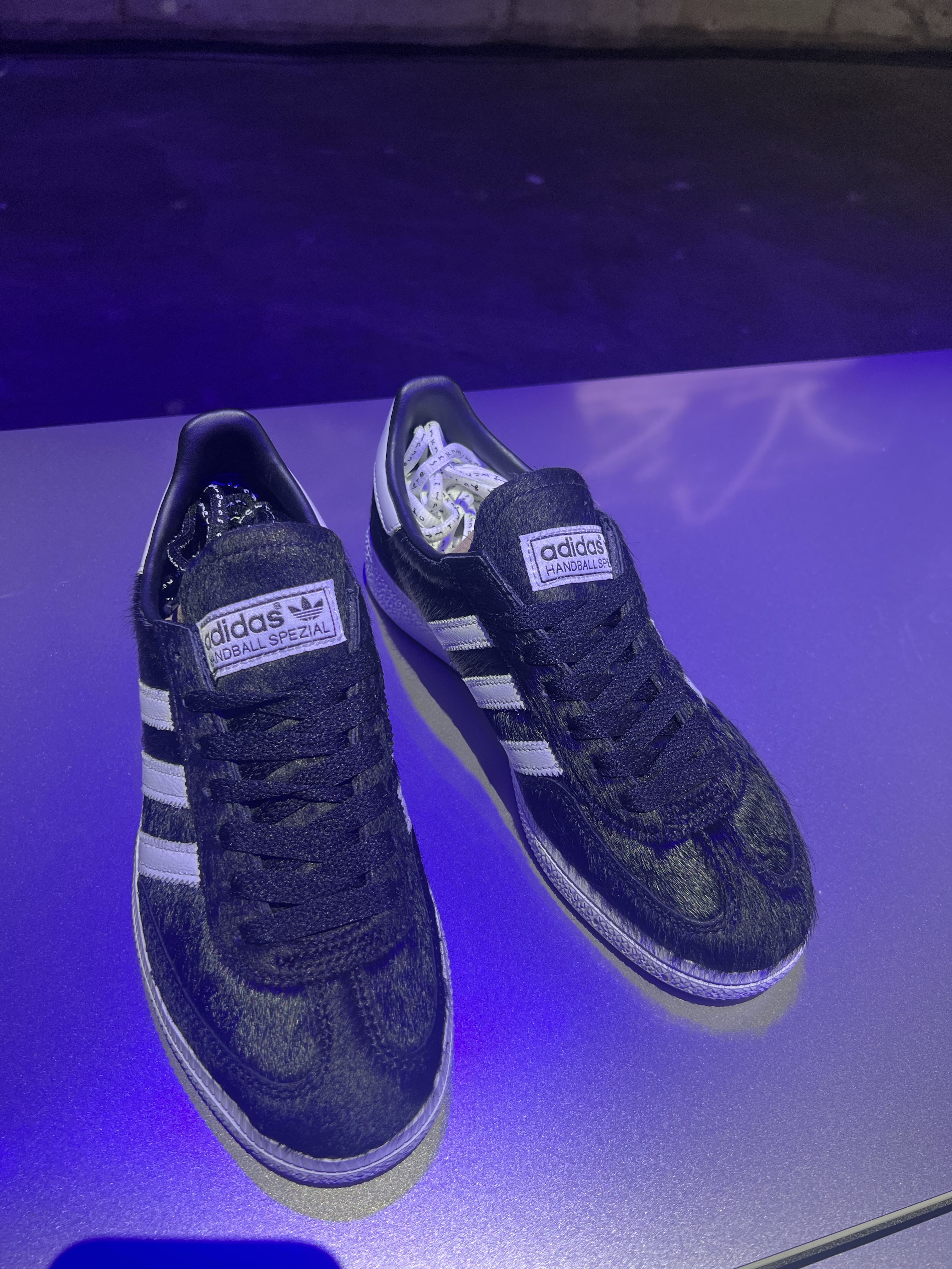 Adidas Spezial Handball Core Black Cloud White 착용 스타일