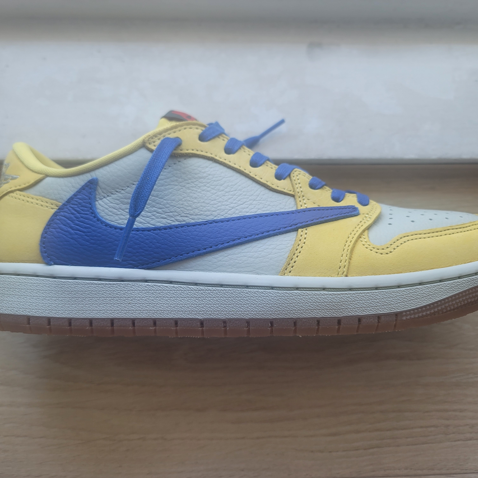(W) Jordan 1 x Travis Scott Retro Low OG SP Canary 착용 스타일 - 4