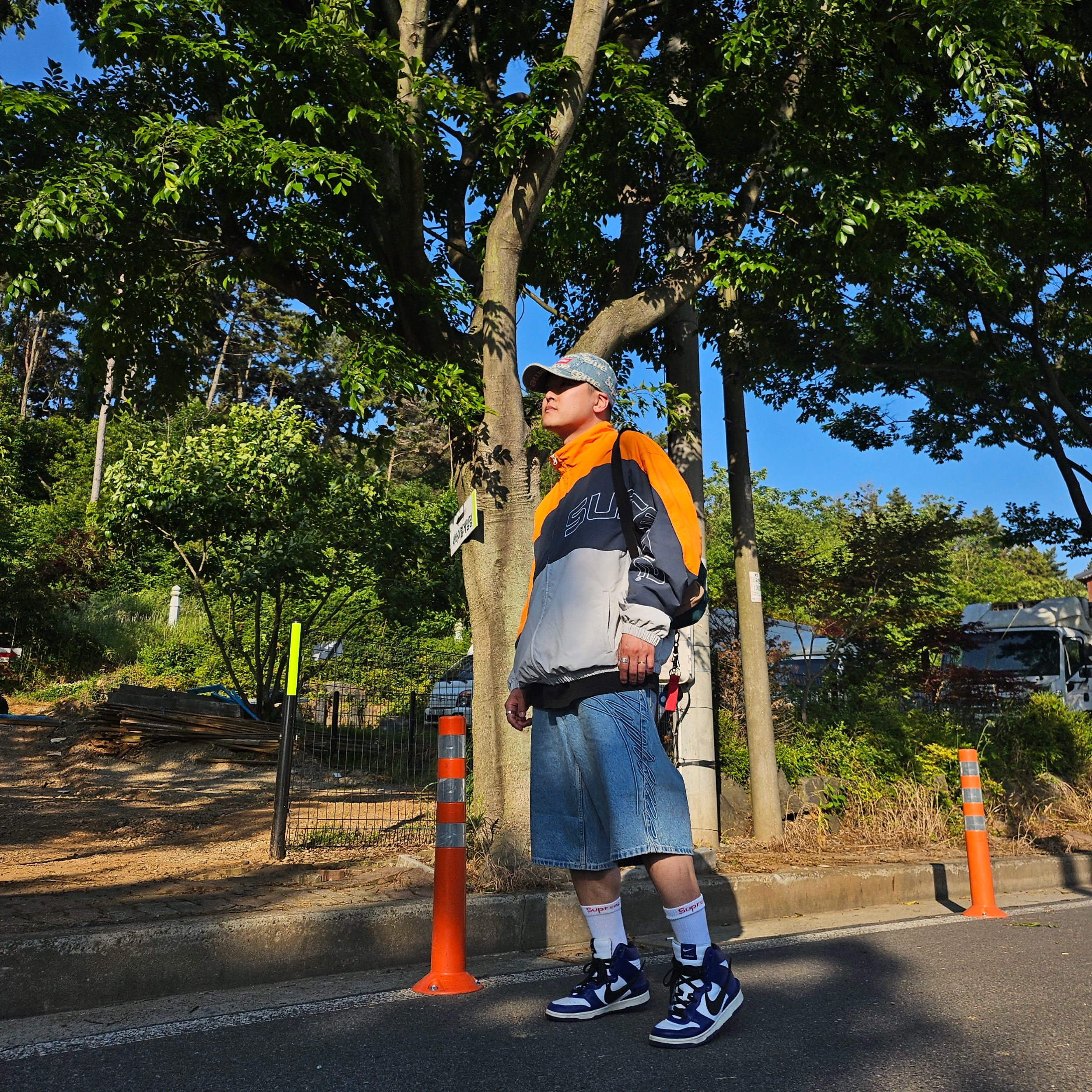Supreme Frayed Logos Denim Camp Cap Blue - 21SS, Supreme Script Baggy Denim Short Washed Indigo - 24SS 착용 스타일