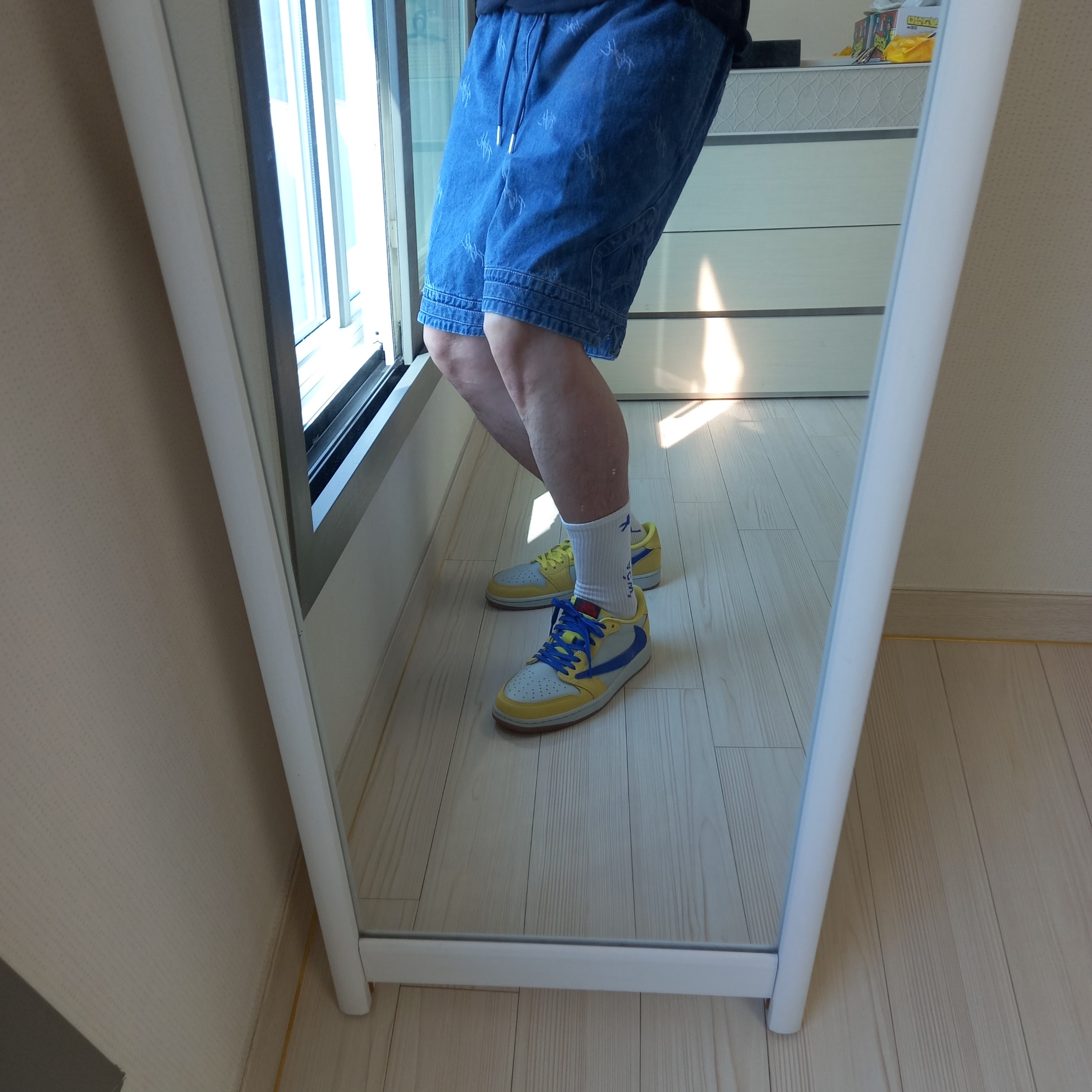 Nike x Supreme SB Dunk Low Hyper Blue, (W) Jordan 1 x Travis Scott Retro Low OG SP Canary 착용 스타일 - 9