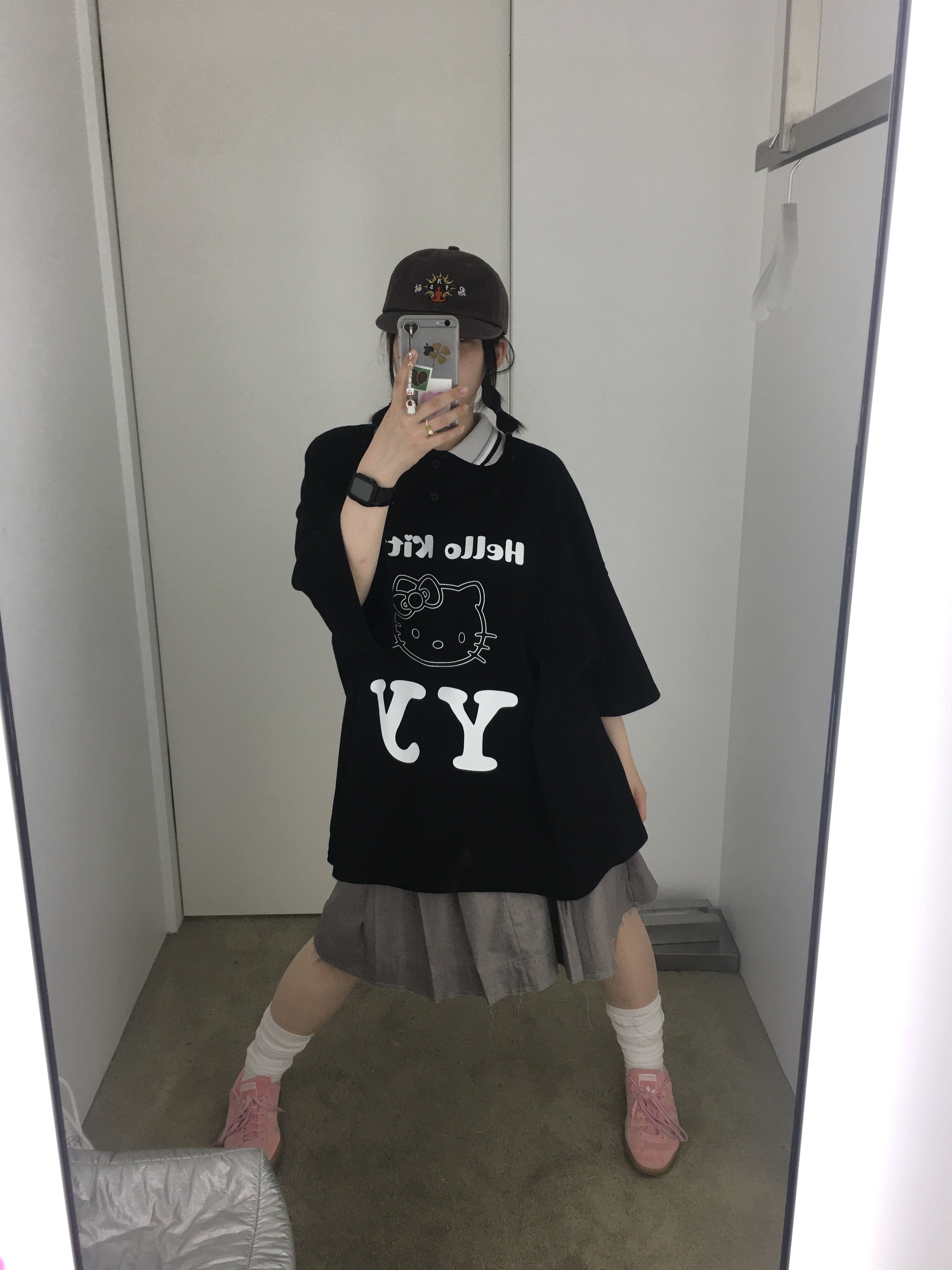 Open Yy x Hello Kitty Collared T-Shirt Black, Adidas Bermuda Glow Pink 착용 스타일 - 1