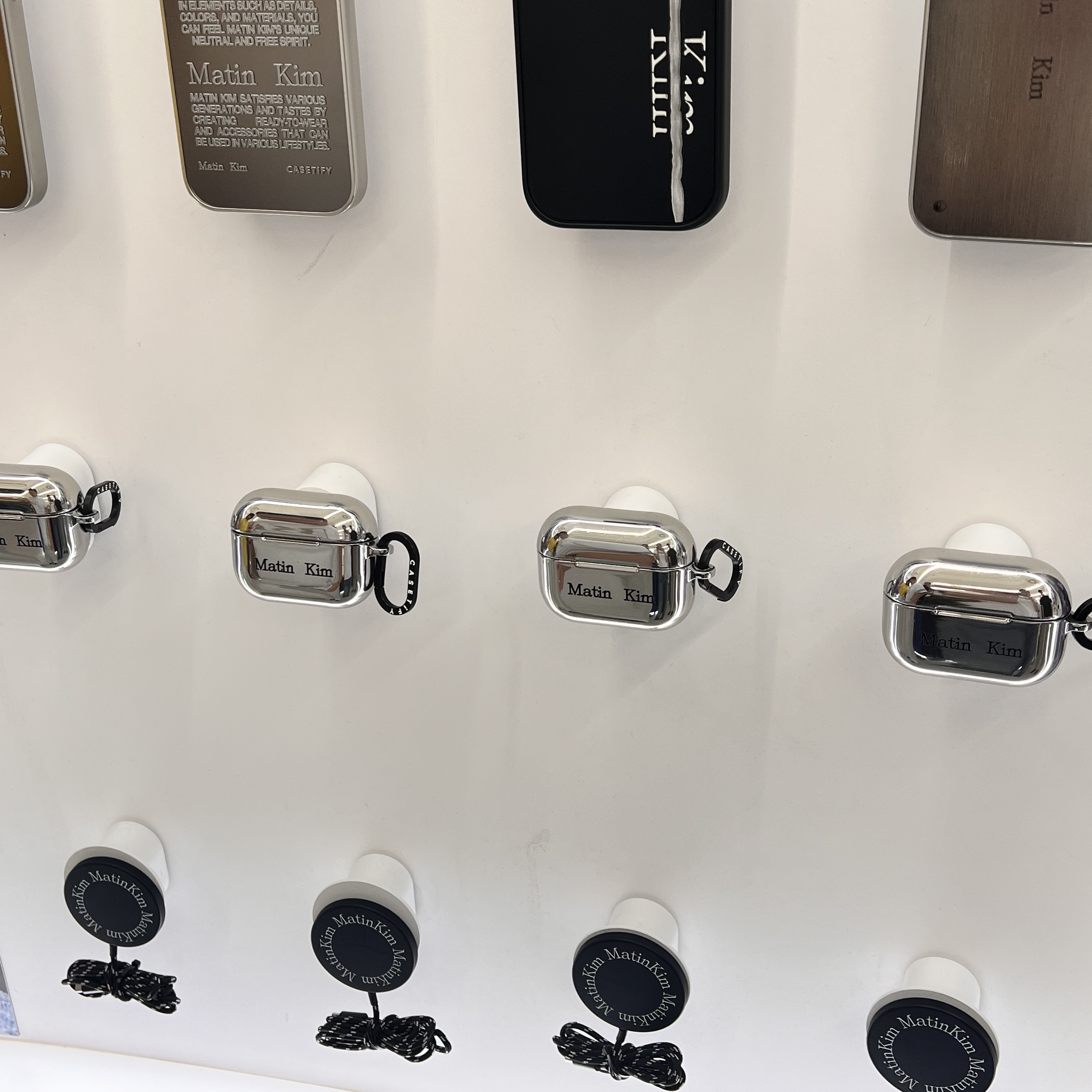 Casetify x Matin Kim iPhone Basic Logo AirPods AirPods Pro 1st/2nd Gen Case Silver 착용 스타일