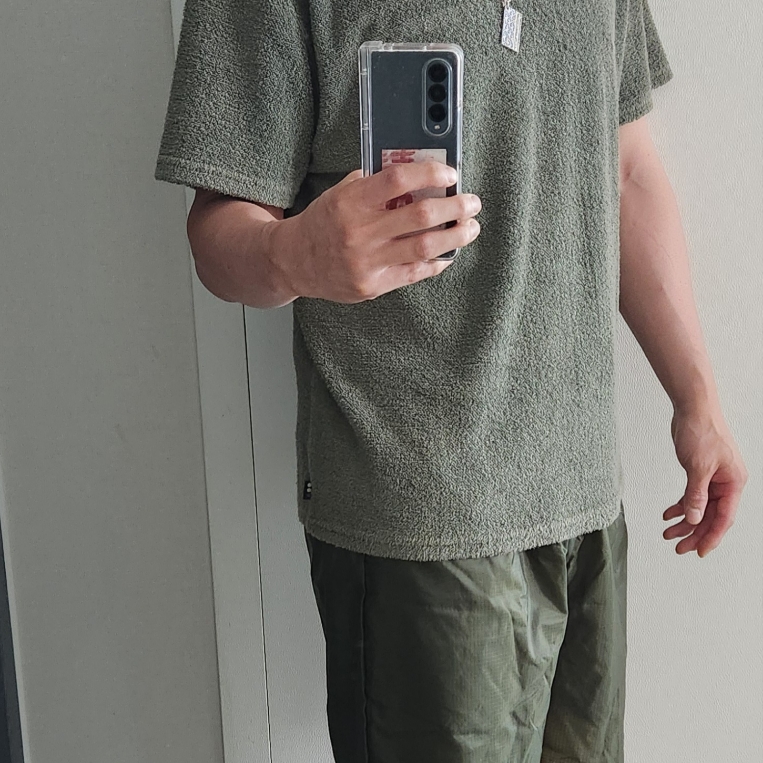 IAB Studio Ripstop Shorts Deep Green, IAB Studio Towel T-Shirt Light Green 착용 스타일