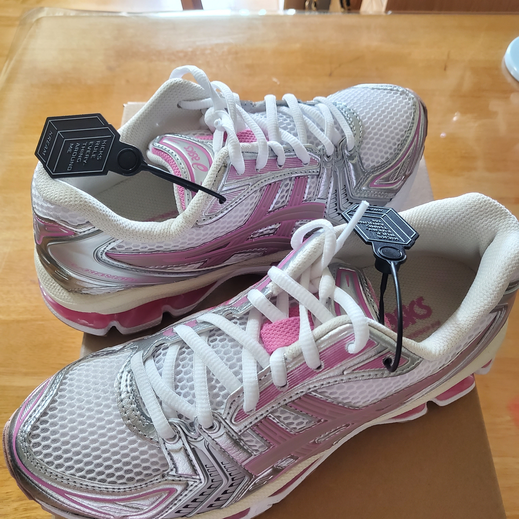 Asics Unlimited Gel-Kayano 14 White Fawn 착용 스타일