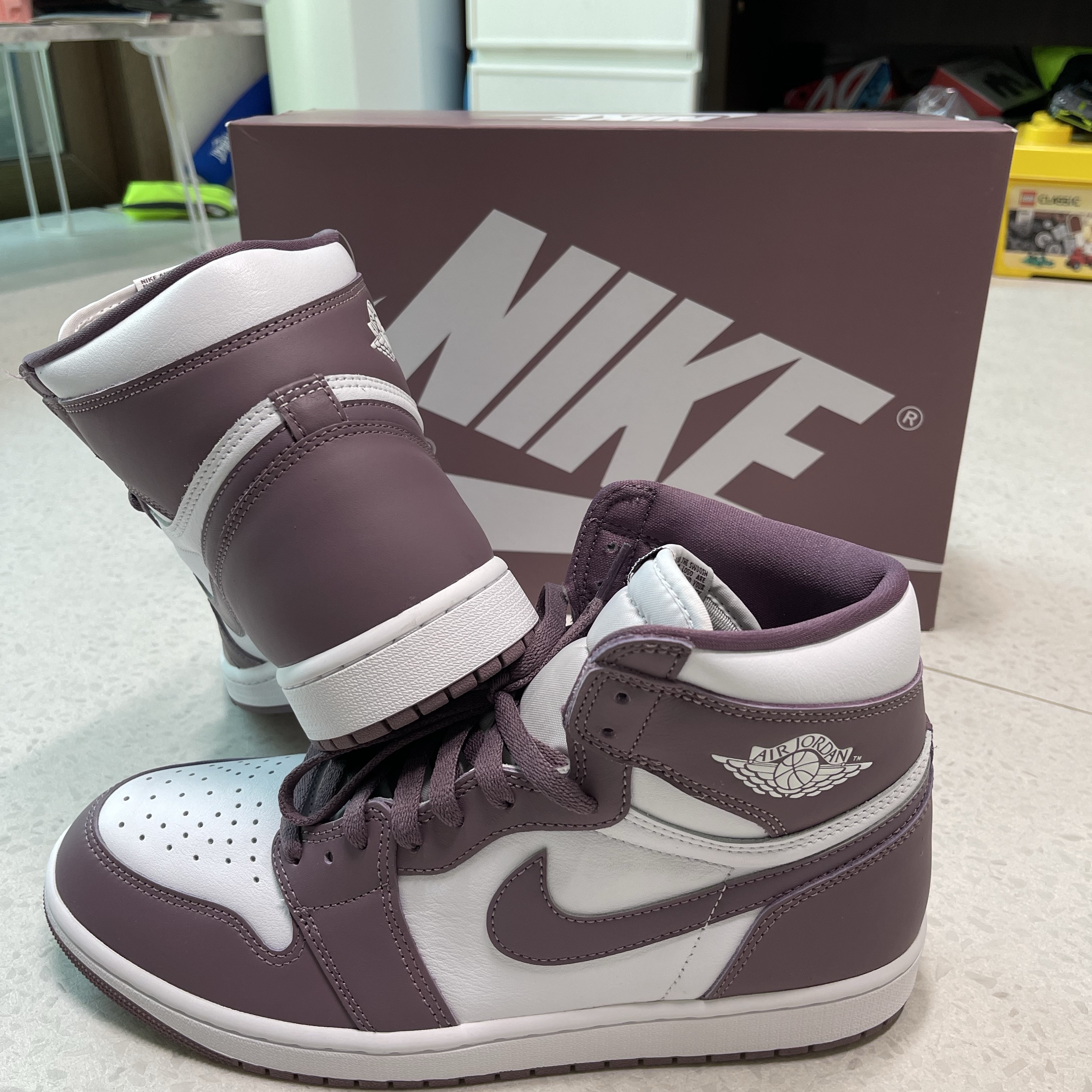 (W) Jordan 1 x Travis Scott Retro Low OG SP Canary, Nike Invincible 3 Thunder Blue Black 착용 스타일 - 5