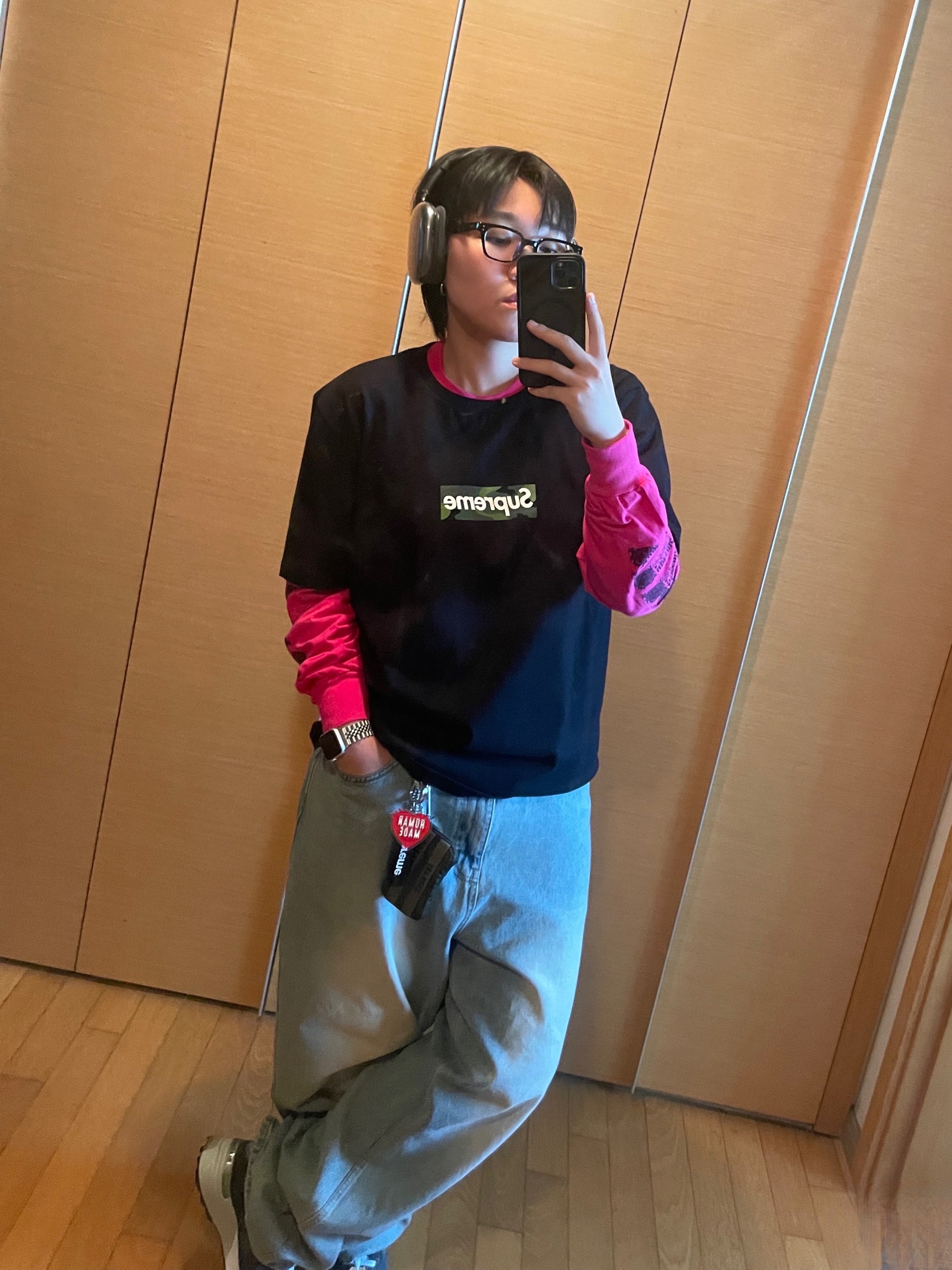 Supreme Box Logo T-Shirt Black - 23FW, Supreme Saint Sebastian LS T-Shirt Pink - 24SS 착용 스타일 - 1