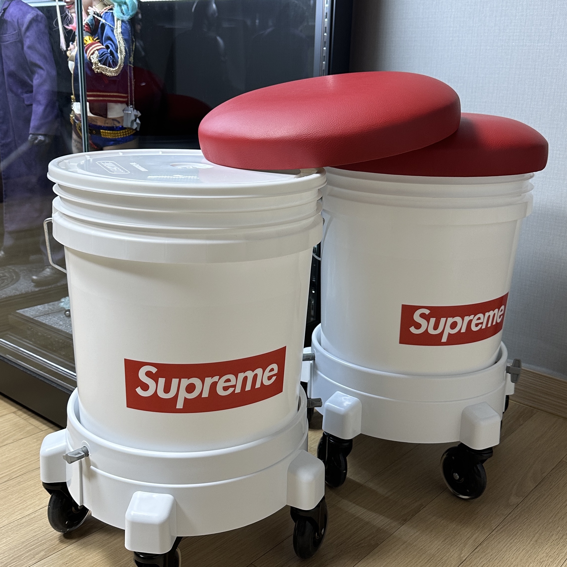 Supreme x Leaktite 5-Gallon Bucket White - 24SS 착용 스타일 - 3