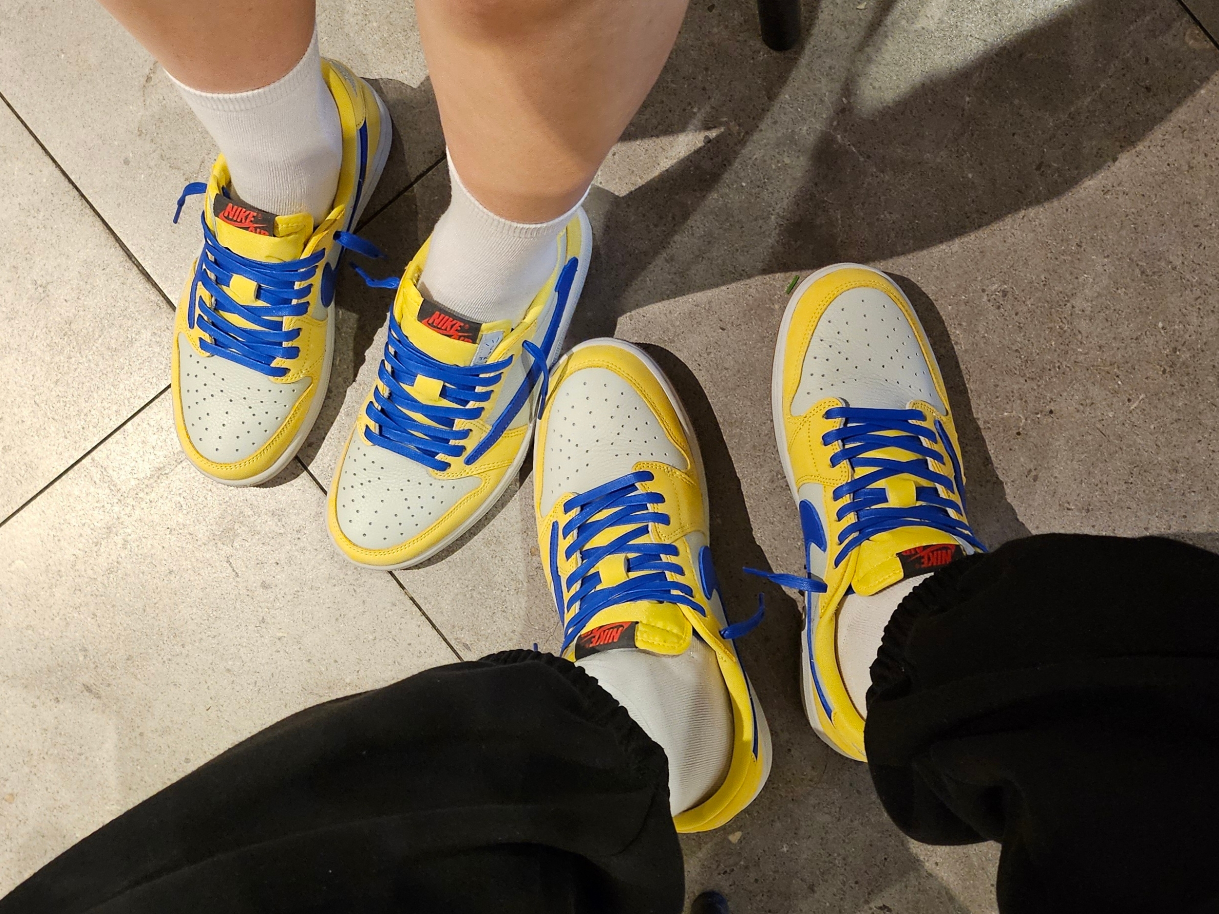 (W) Jordan 1 x Travis Scott Retro Low OG SP Canary 착용 스타일 - 4