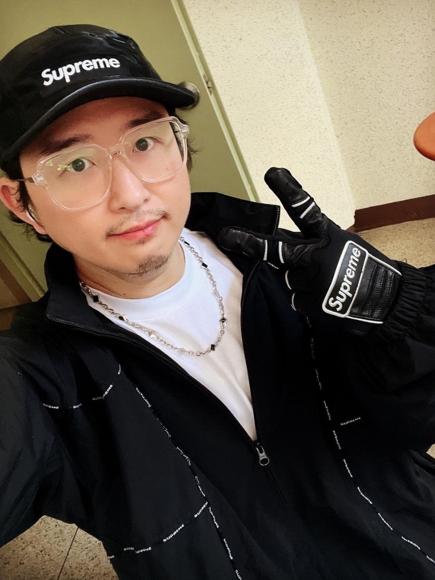 Supreme Spellout Embroidered Track Pants Black - 23FW, Supreme Logo Piping Hooded Track Jacket Black - 23FW 착용 스타일 - 2