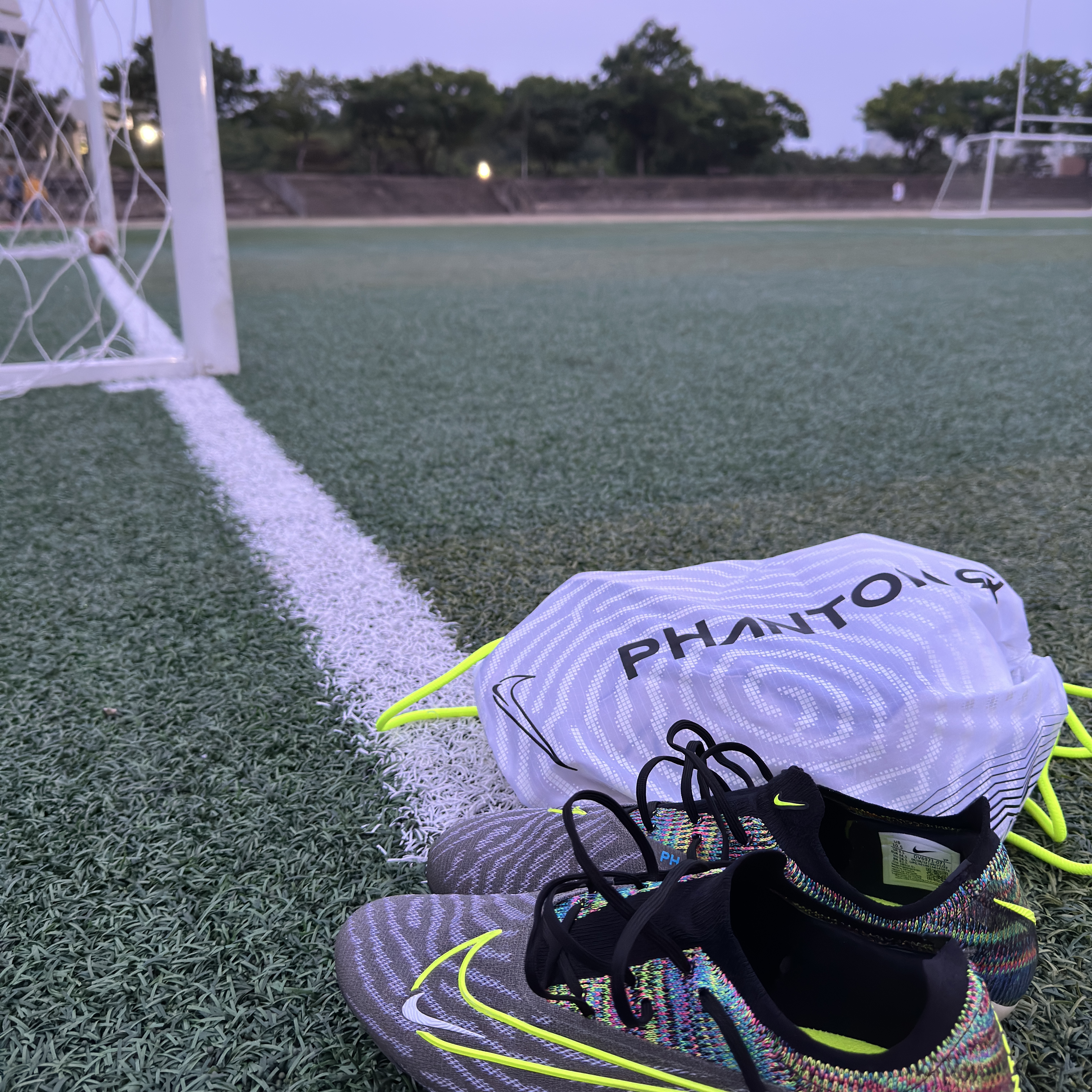 Nike Gripknit Phantom GX Elite Fusion FG Black Volt 착용 스타일