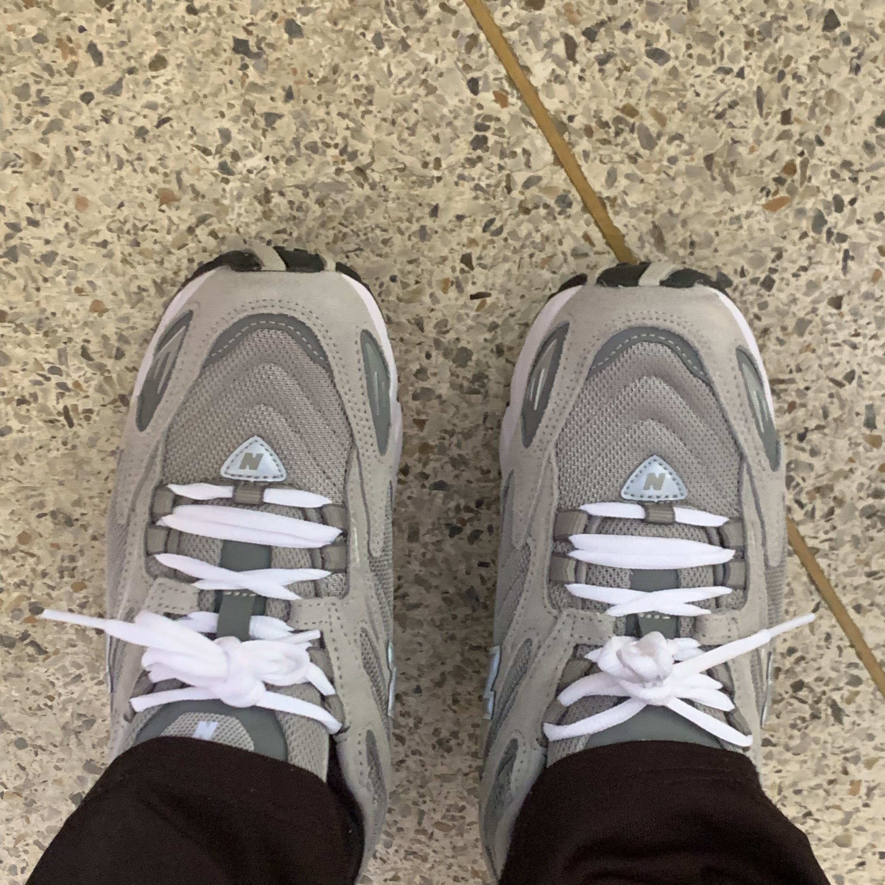 New Balance 725 Grey 착용 스타일