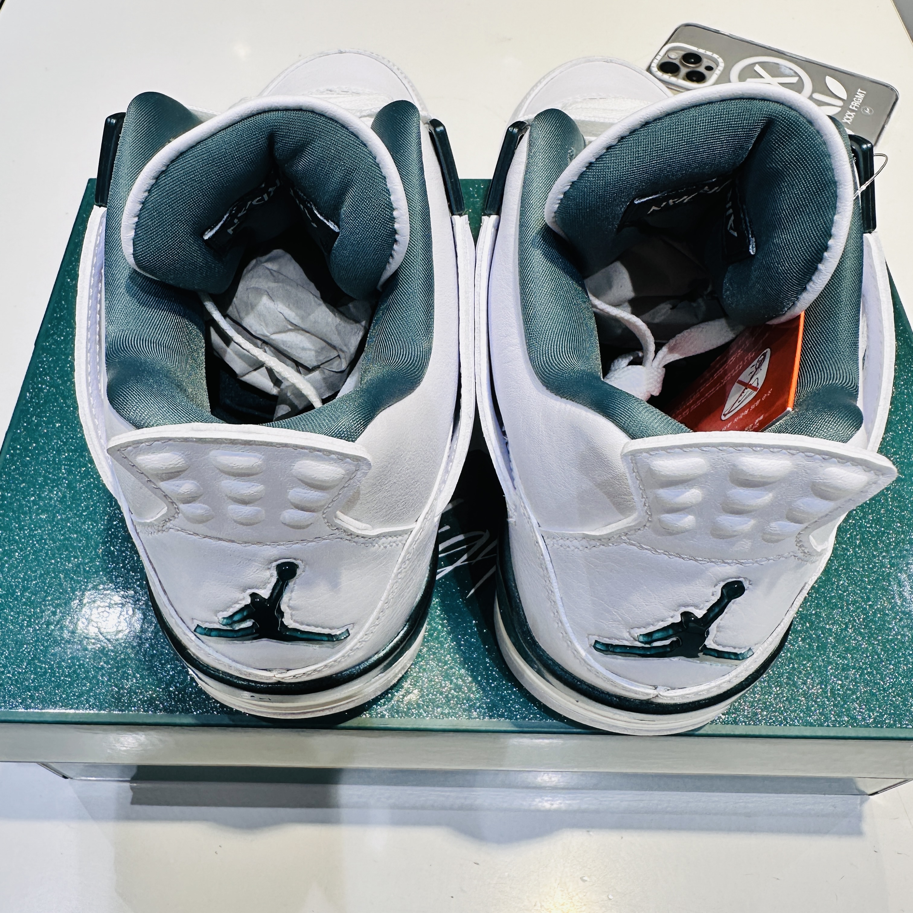 Jordan 4 Retro Oxidized Green 착용 스타일 - 3
