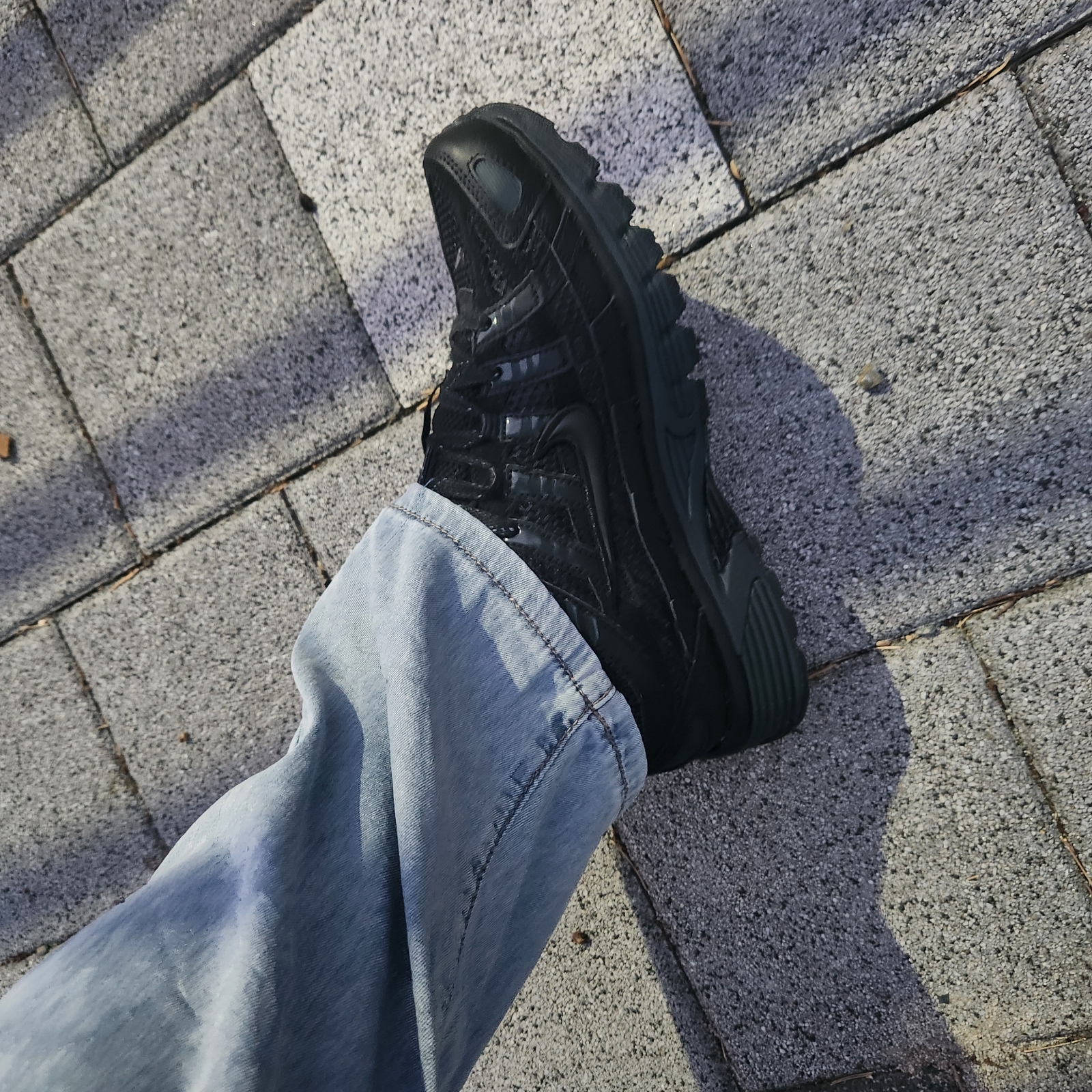 Nike P-6000 PRM Triple Black 착용 스타일 - 2