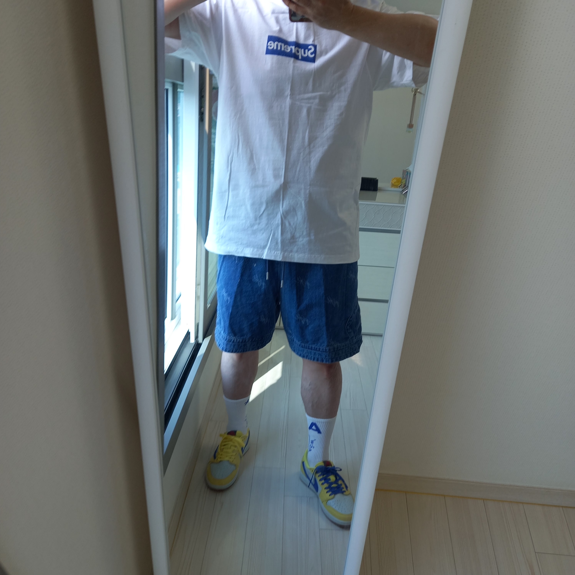 Supreme 2-Tone S Logo 6-Panel Washed Denim - 24SS, Supreme Seoul Box Logo T-Shirt White - 23FW 착용 스타일 - 6