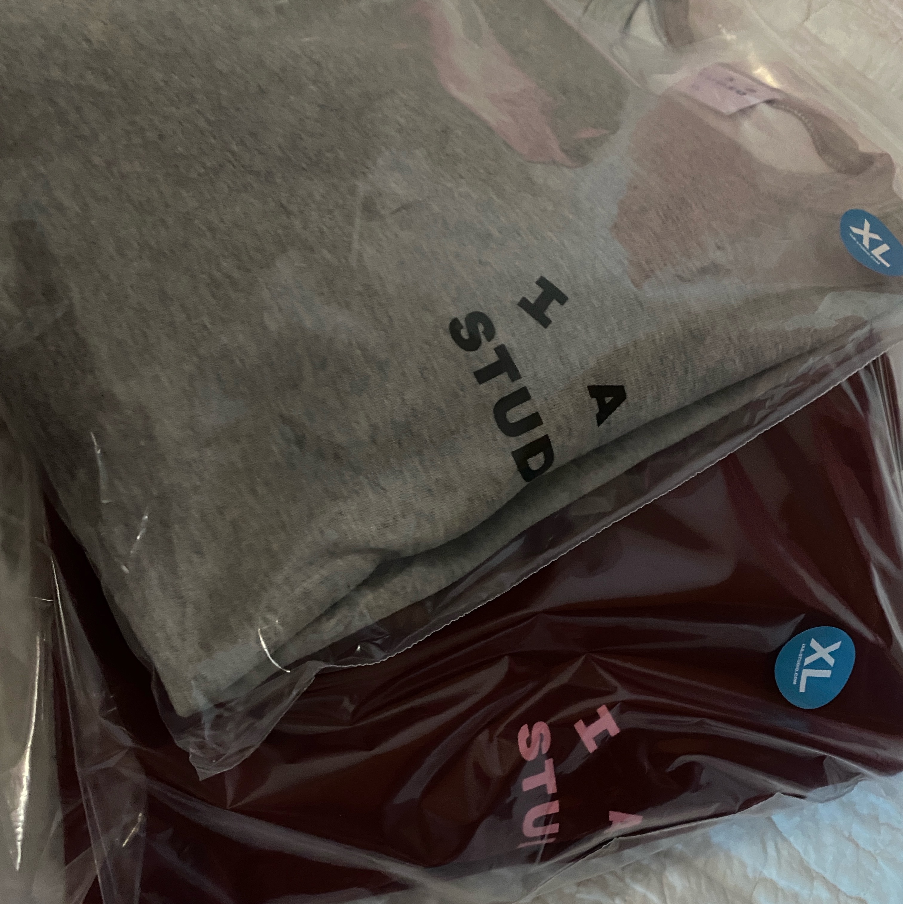 IAB Studio Hoodie Raspberry, IAB Studio Long Sleeve Gray 착용 스타일