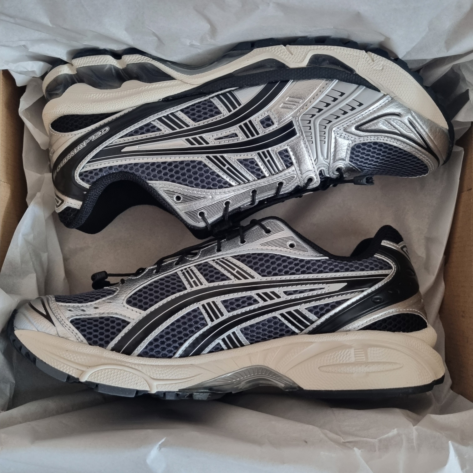 Asics Unlimited Gel-Kayano 14 Carrier Grey Black 착용 스타일