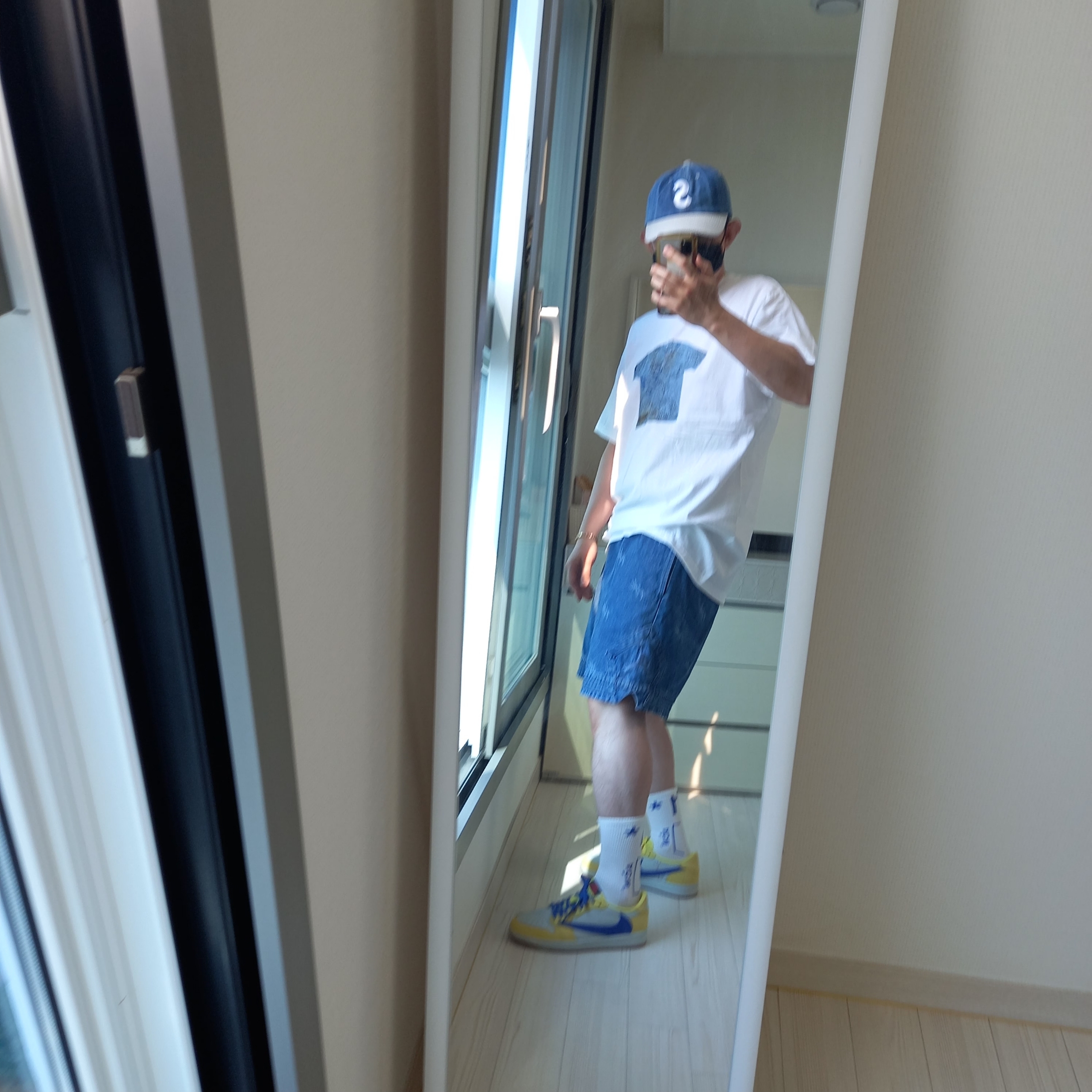 Supreme 2-Tone S Logo 6-Panel Washed Denim - 24SS, Supreme Seoul Box Logo T-Shirt White - 23FW 착용 스타일 - 8