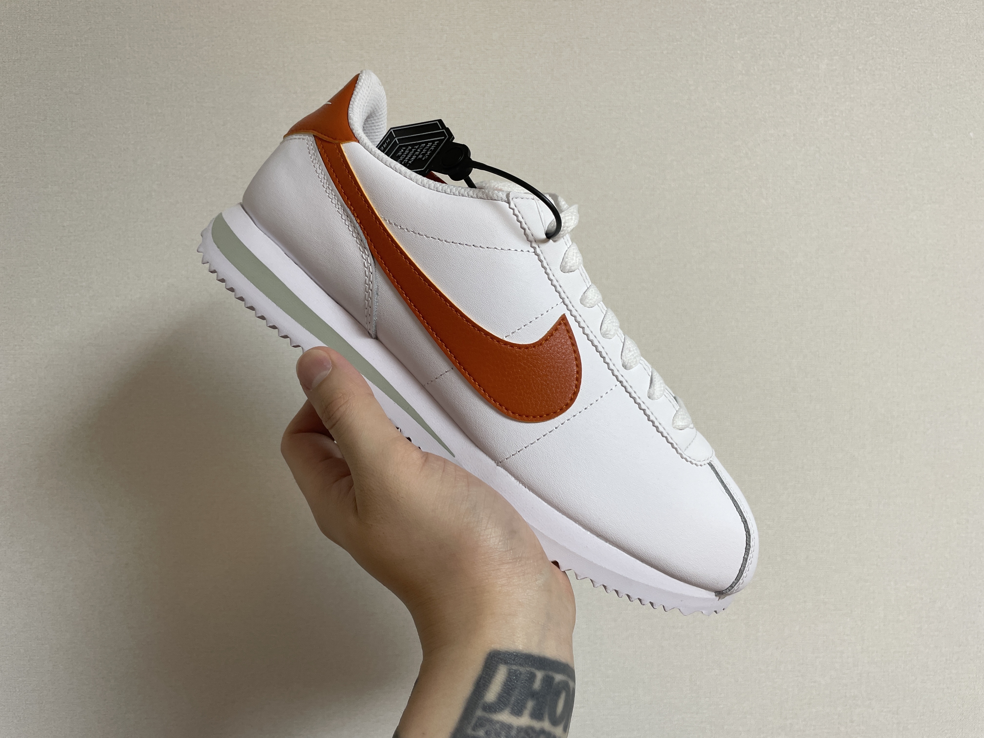Nike Cortez White Campfire Orange 착용 스타일 - 1