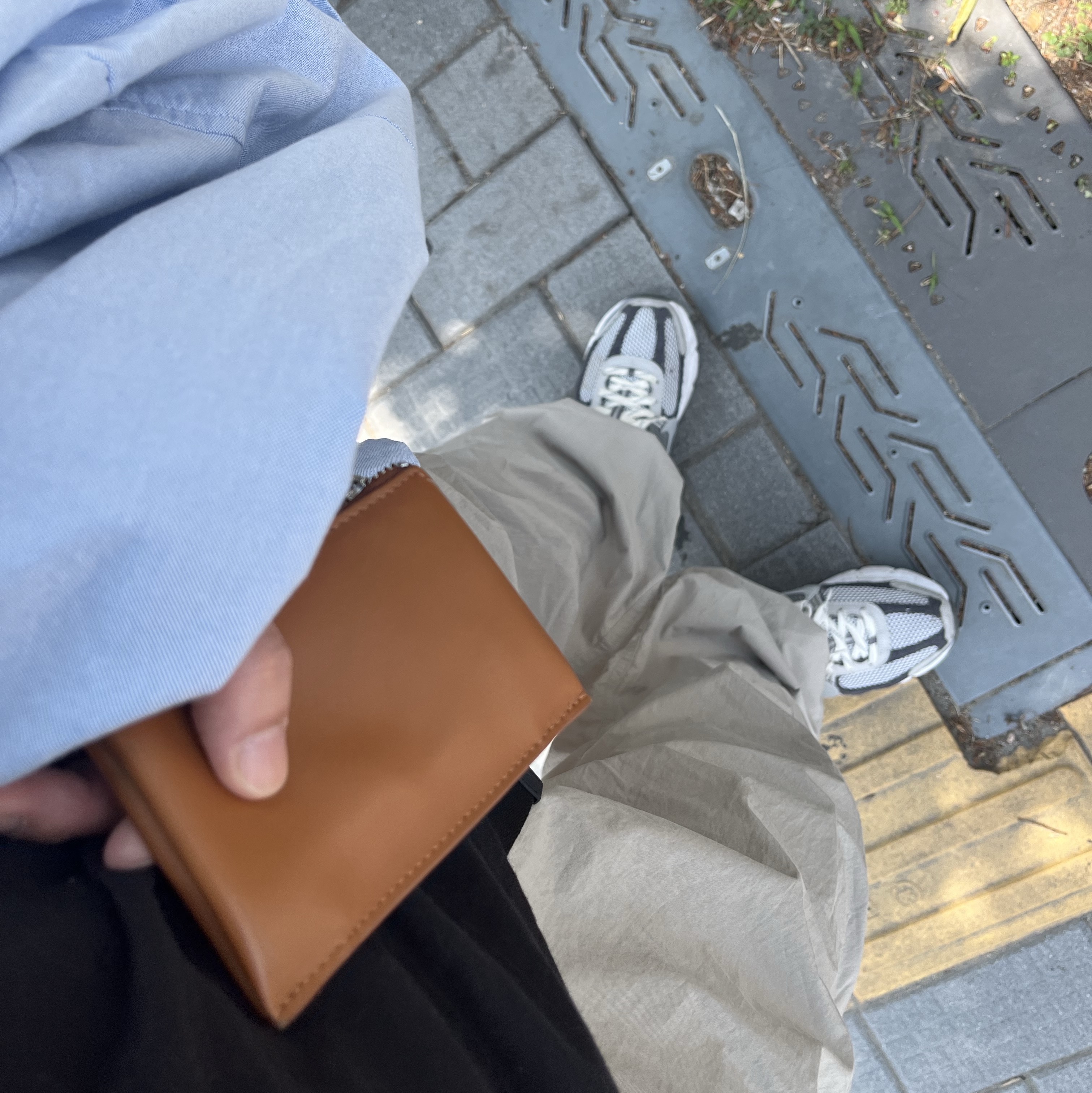 Nike Zoom Vomero 5 PRM Light Iron Ore and Flat Fewter 착용 스타일