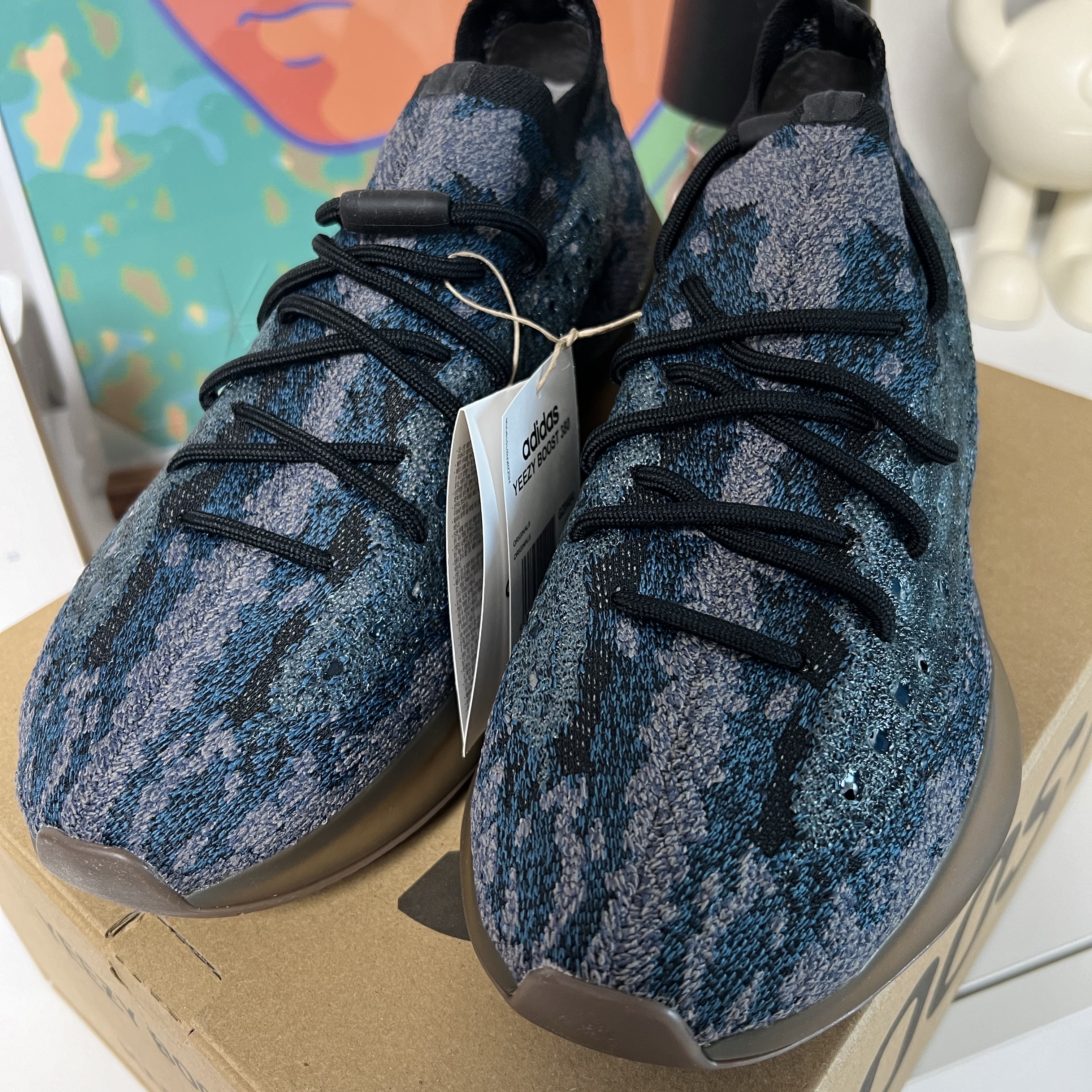 Adidas Yeezy Boost 380 Covellite 착용 스타일 - 1