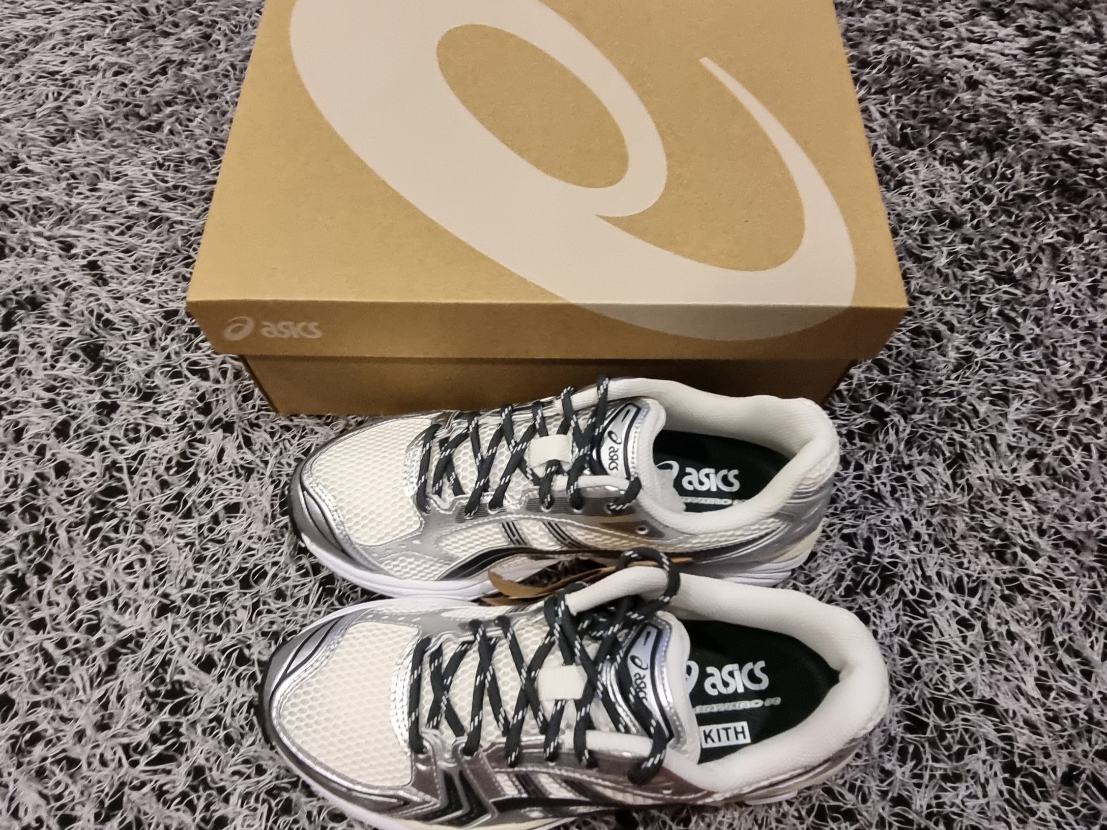 Asics x Kith Gel-Kayano 14 Cream Scarab 착용 스타일 - 6