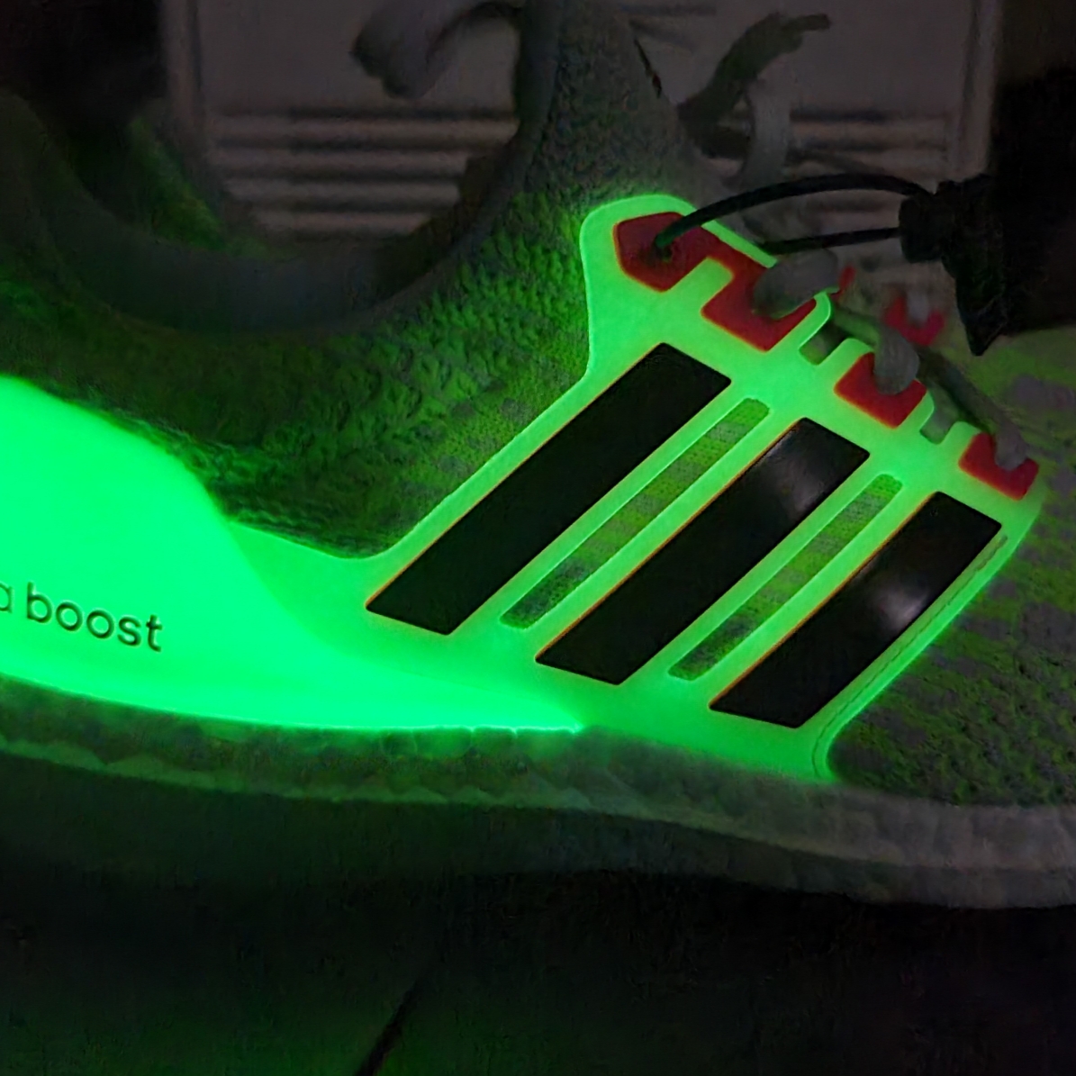 Adidas Ultraboost 5.0 DNA Dash Grey Signal Green 착용 스타일 - 1