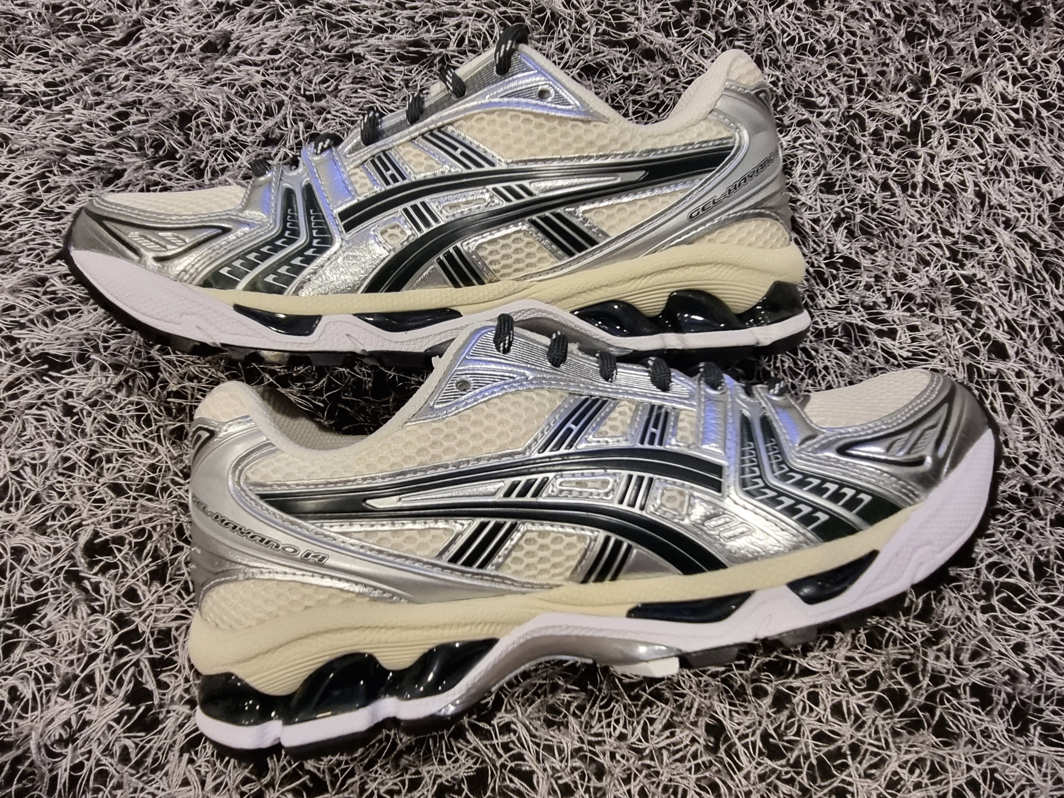 Asics x Kith Gel-Kayano 14 Cream Scarab 착용 스타일 - 2