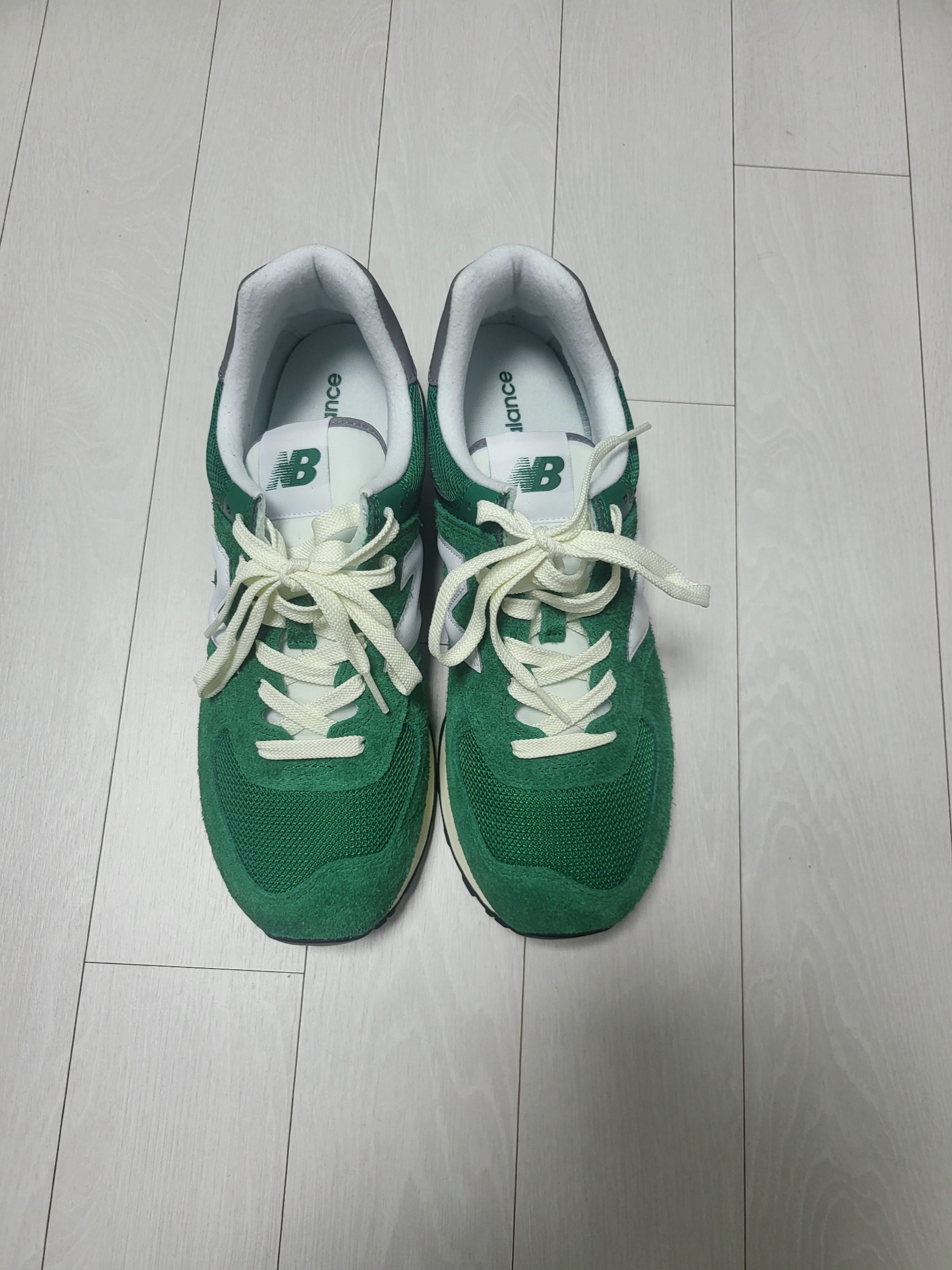 New Balance 574 Heritage Grass Green 착용 스타일