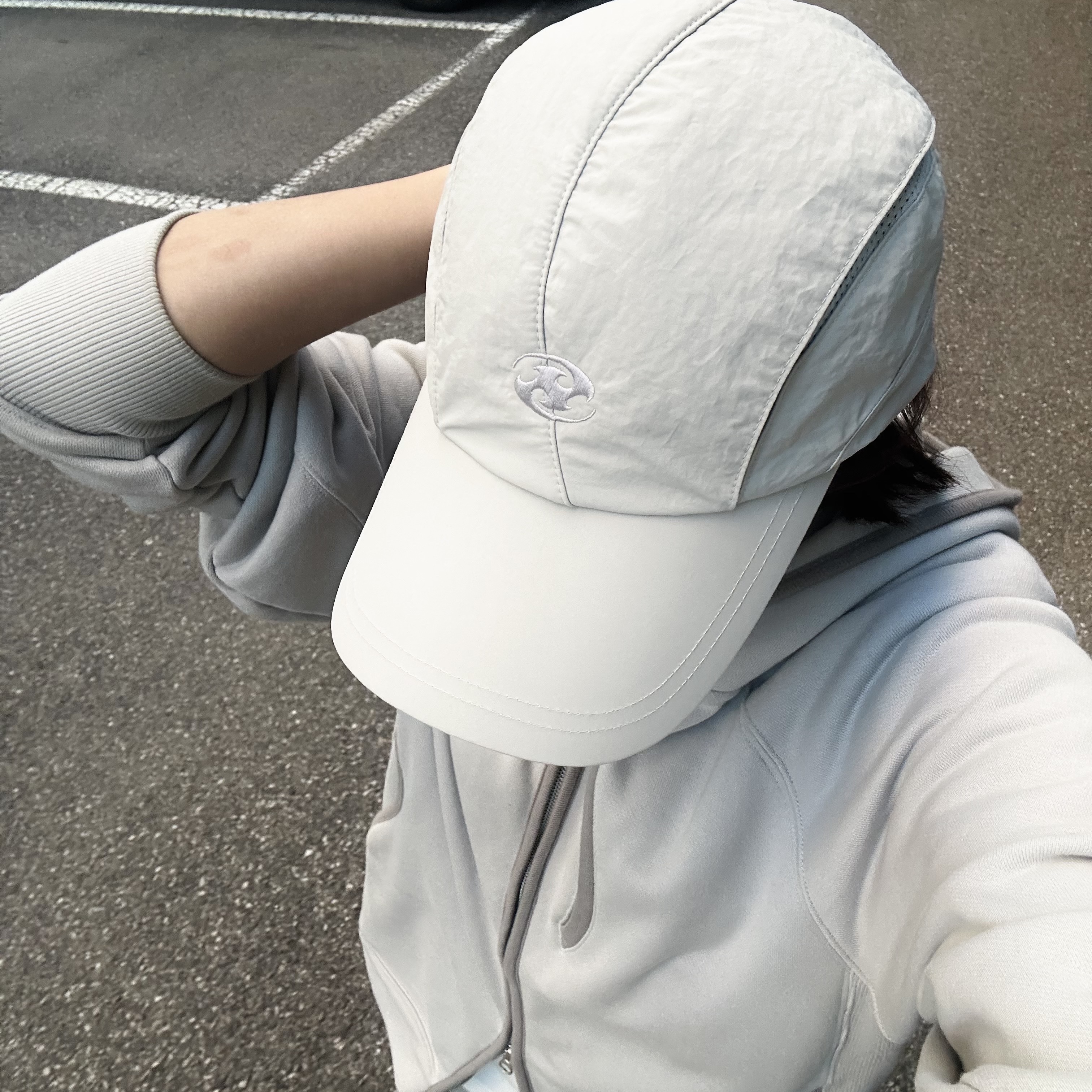 Sansan Gear Wing Cap Grey - 23SS, Sansan Gear Hoodie Zip-Up Grey - 24SS 착용 스타일 - 1