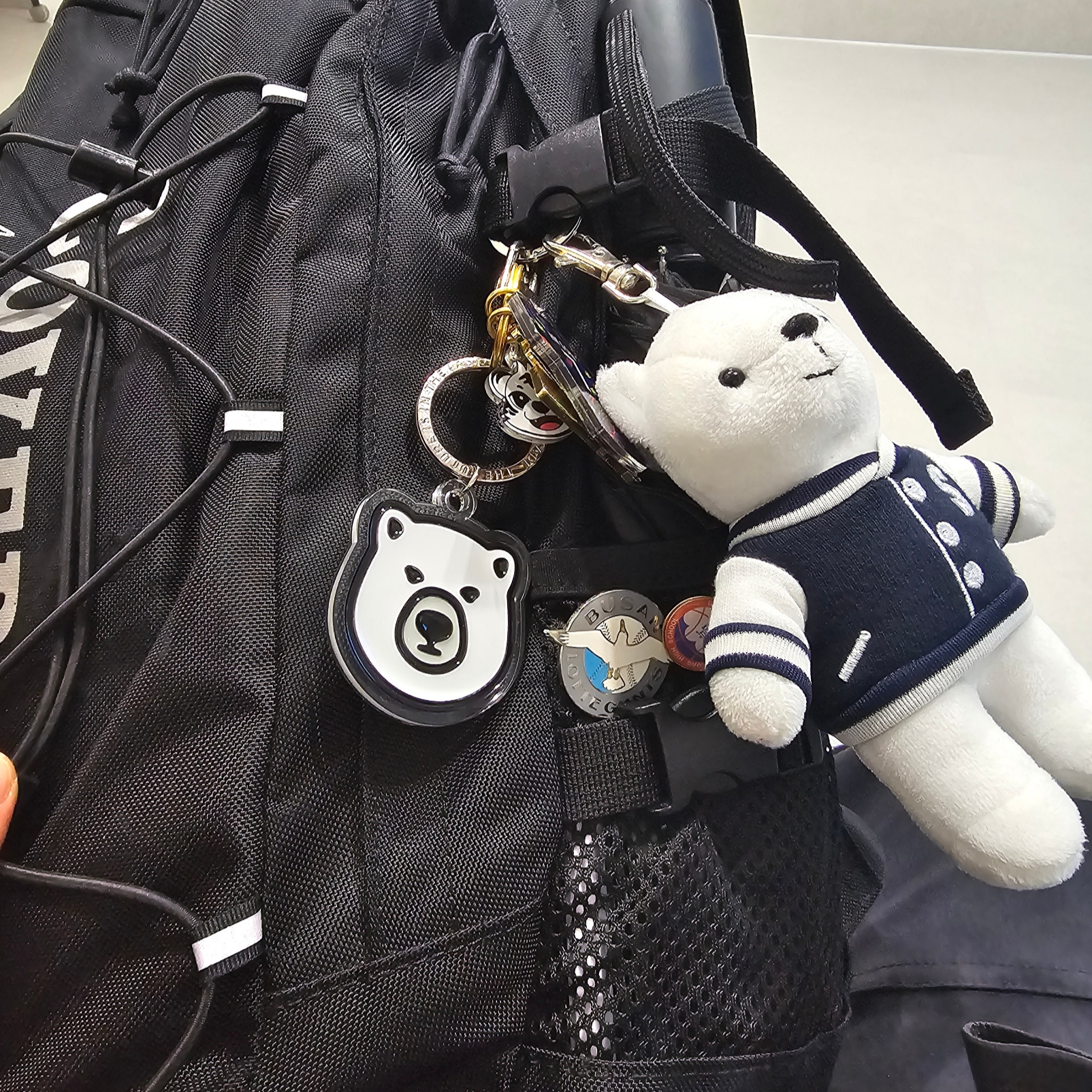 Human Made Acrylic Animal Keyring White 착용 스타일