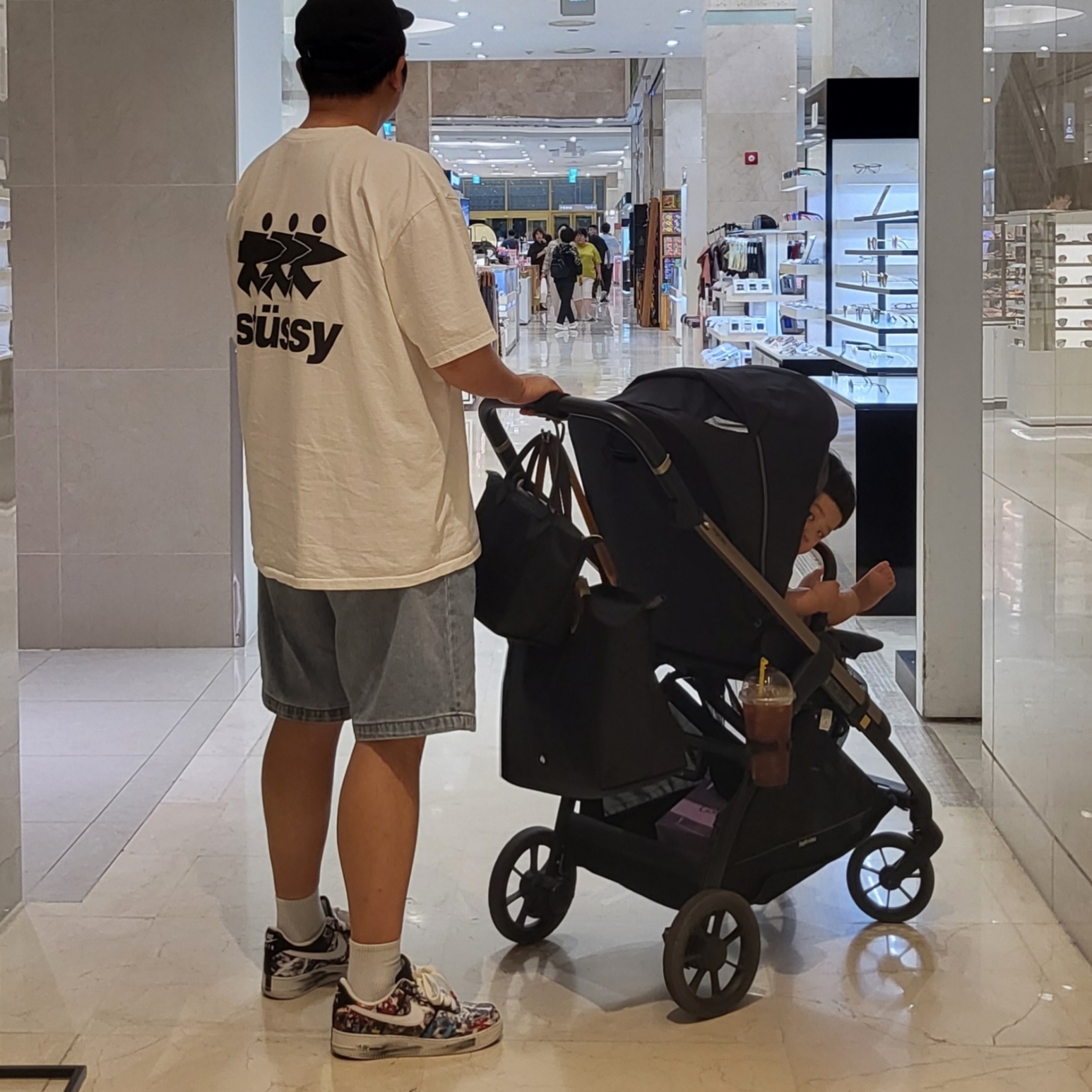Stussy Surfwalk Pigment Dyed T-Shirt Natural, Nike x Peaceminusone Air Force 1 Low Para-Noise 착용 스타일