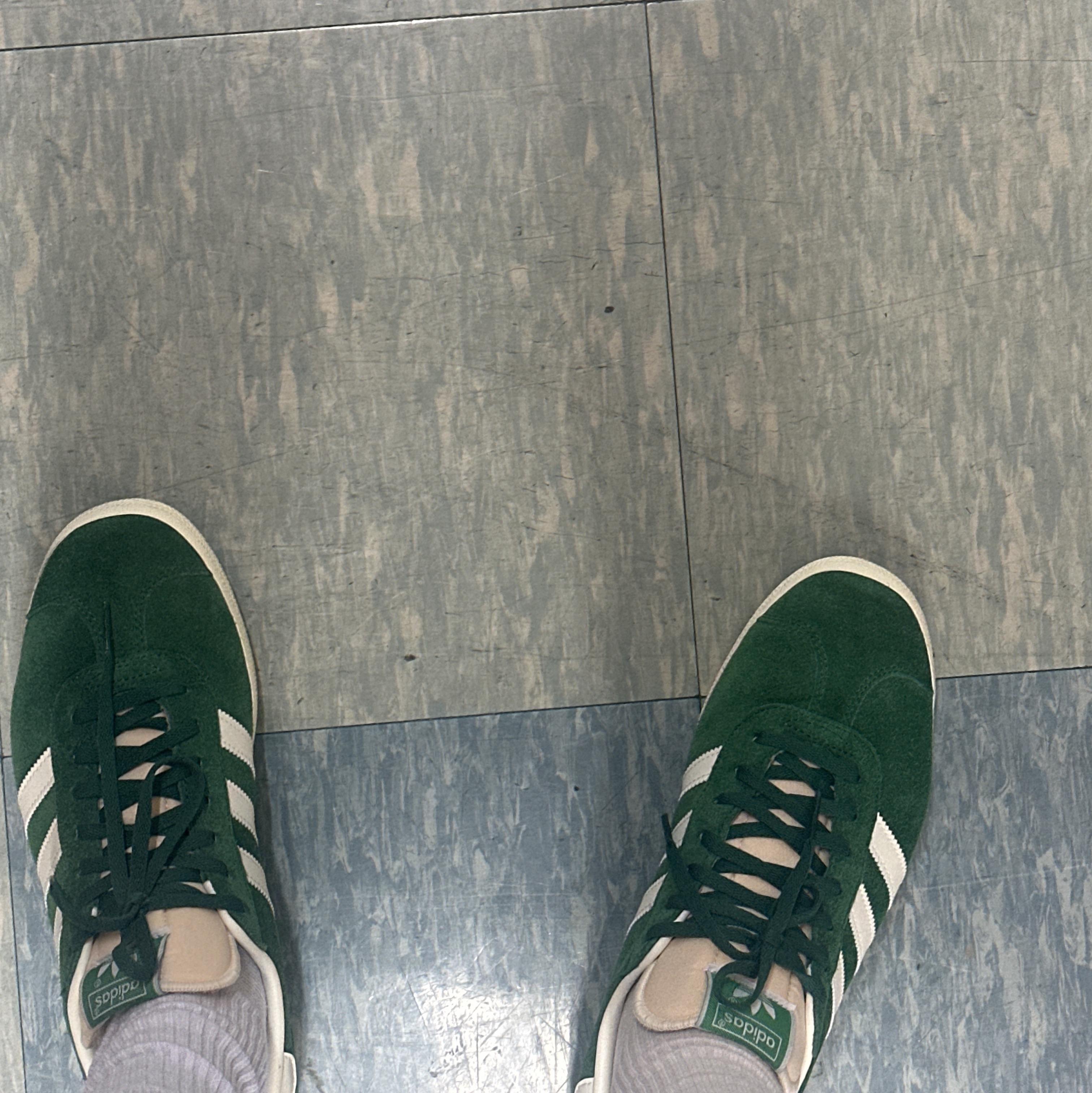 Adidas Gazelle Dark Green Cream White 착용 스타일