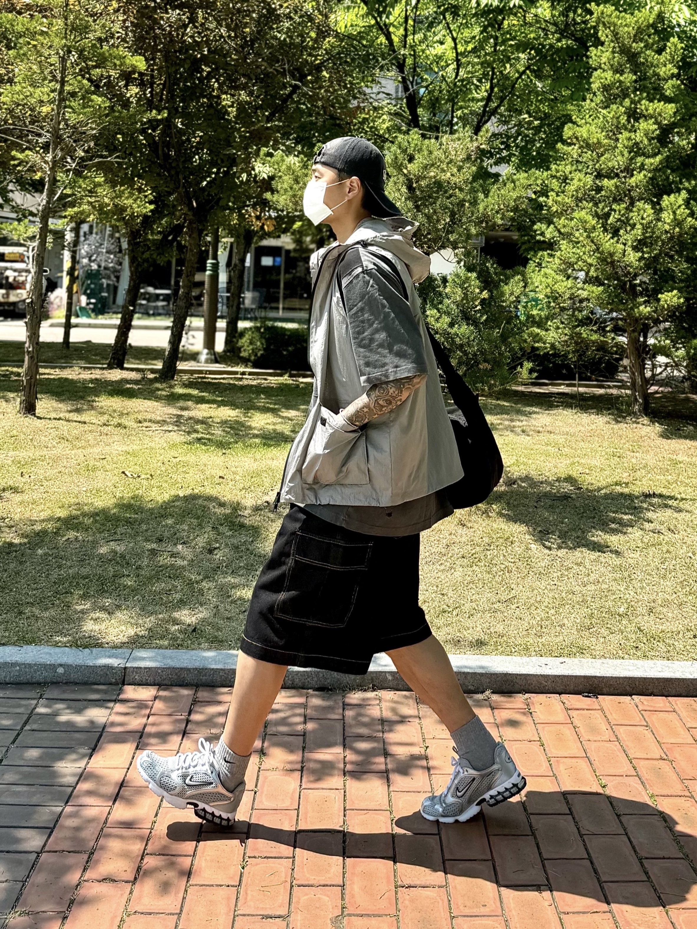 Nike Air Zoom Spiridon Cage 2 Metallic Silver 착용 스타일 - 2