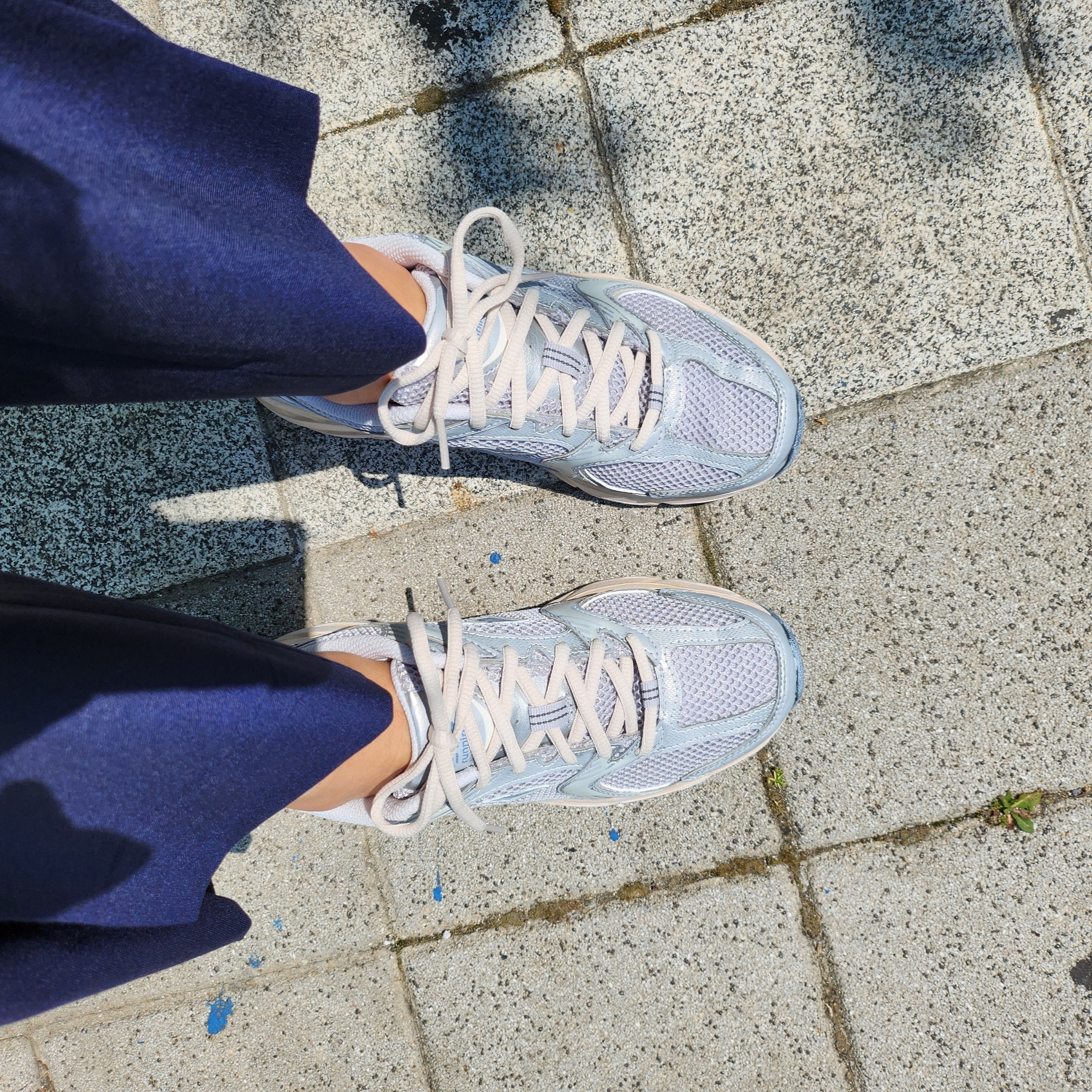 New Balance 530 Vintage Metallic Silver 착용 스타일 - 3